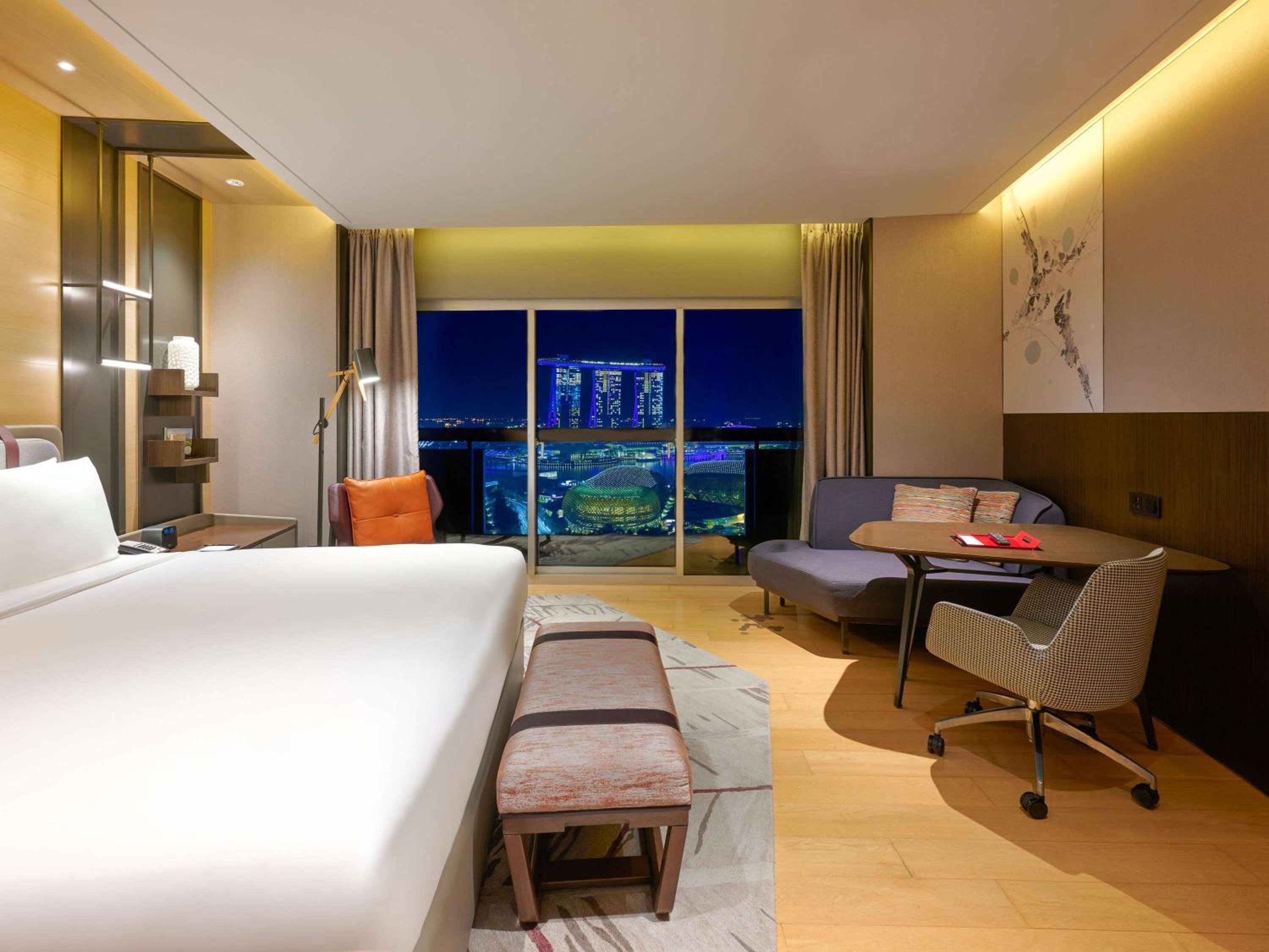 Premier Prestige King Room with Balcony and Marina Bay View Premier Prestige King Room with Balcony and Marina Bay View