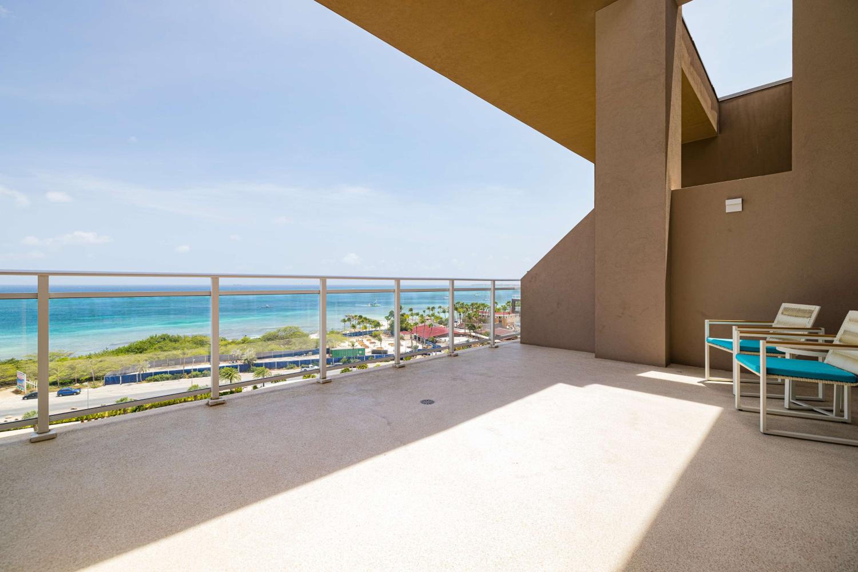 One-Bedroom King Suite with Ocean View - Top Floor - Photo 2