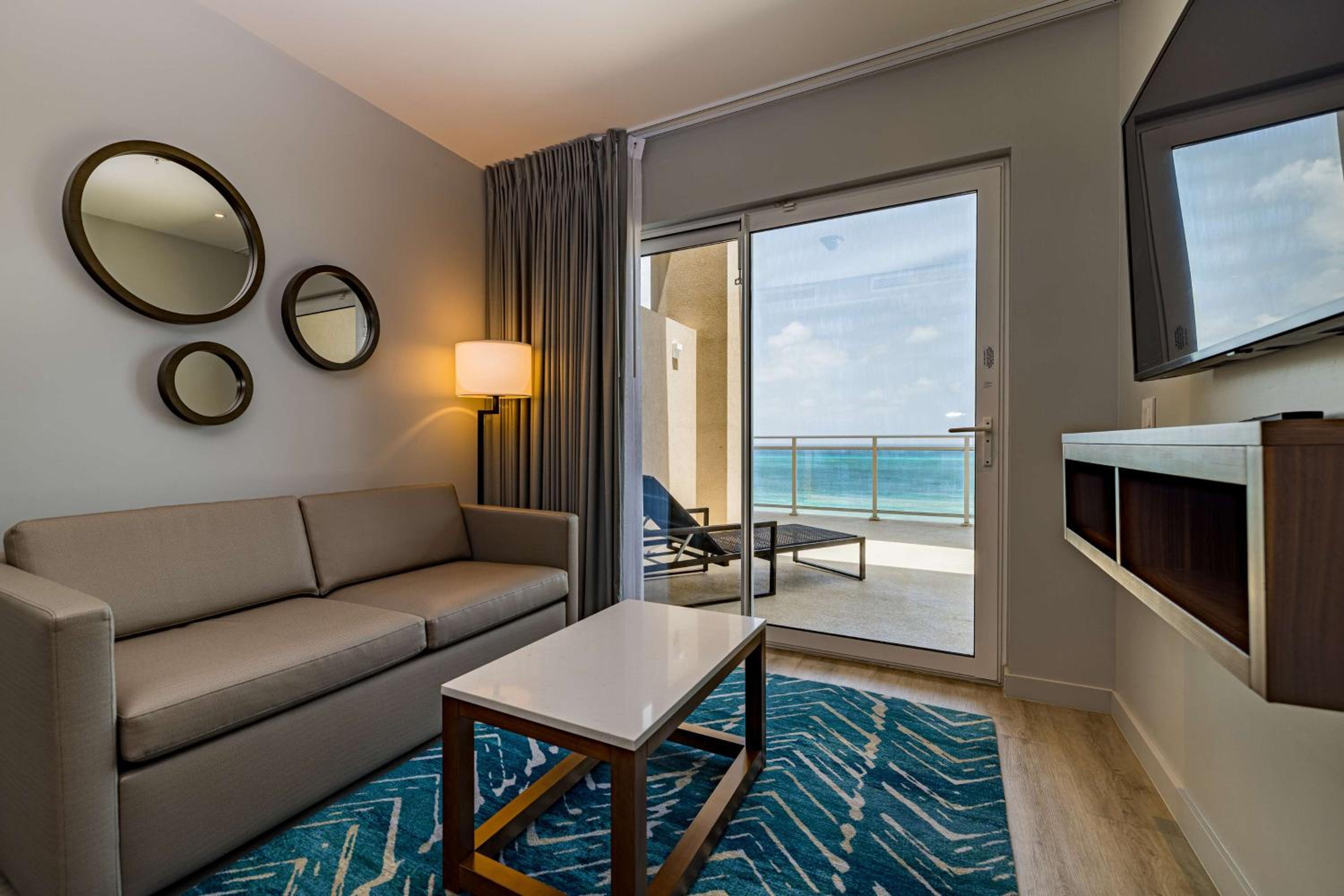 One-Bedroom King Suite with Ocean View - Top Floor - Photo 4