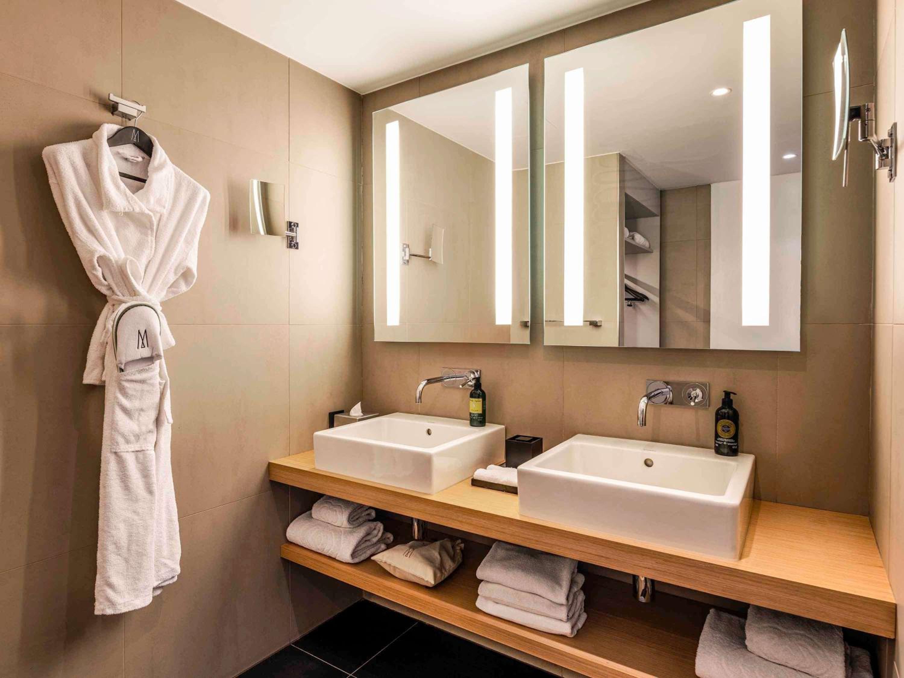 Botanic King Suite with Garden View - Photo 17