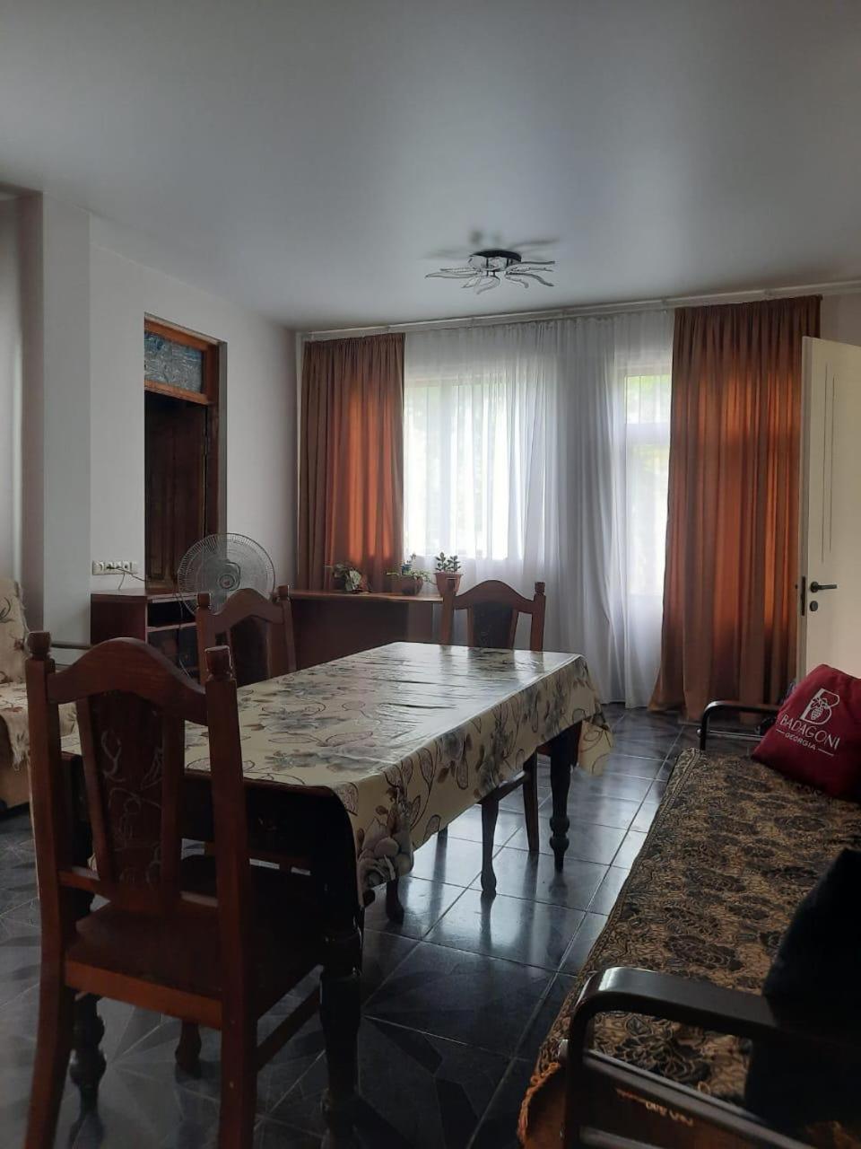 One-Bedroom House photo 1