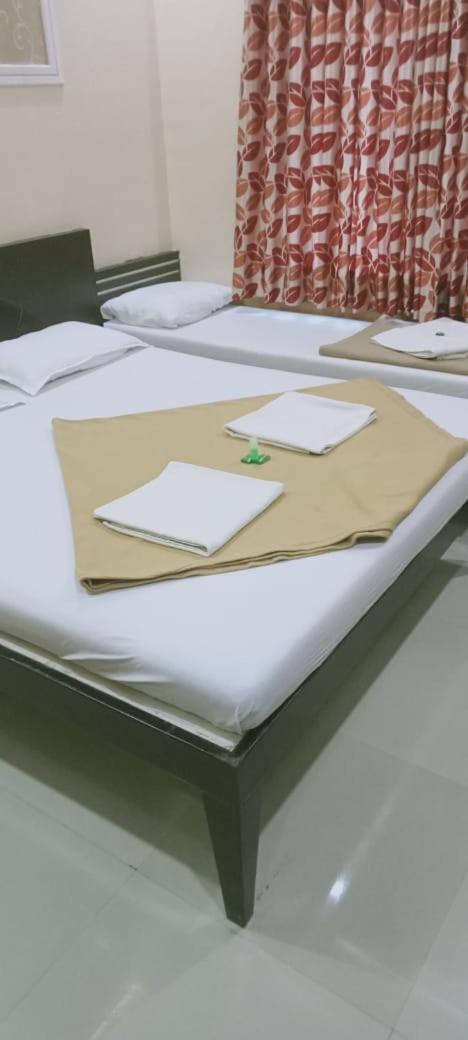 Deluxe Triple Room Non AC - Photo 2