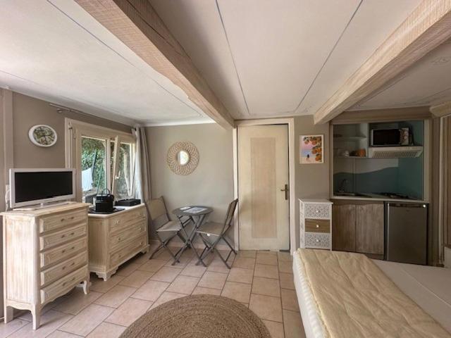 Family Room - Annex photo 3