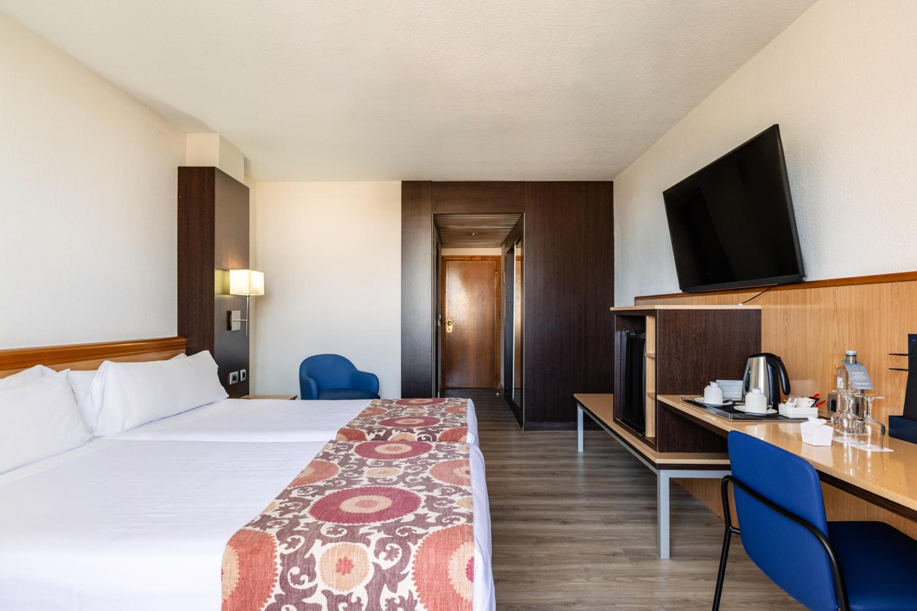 Premium Double Room - Photo 7