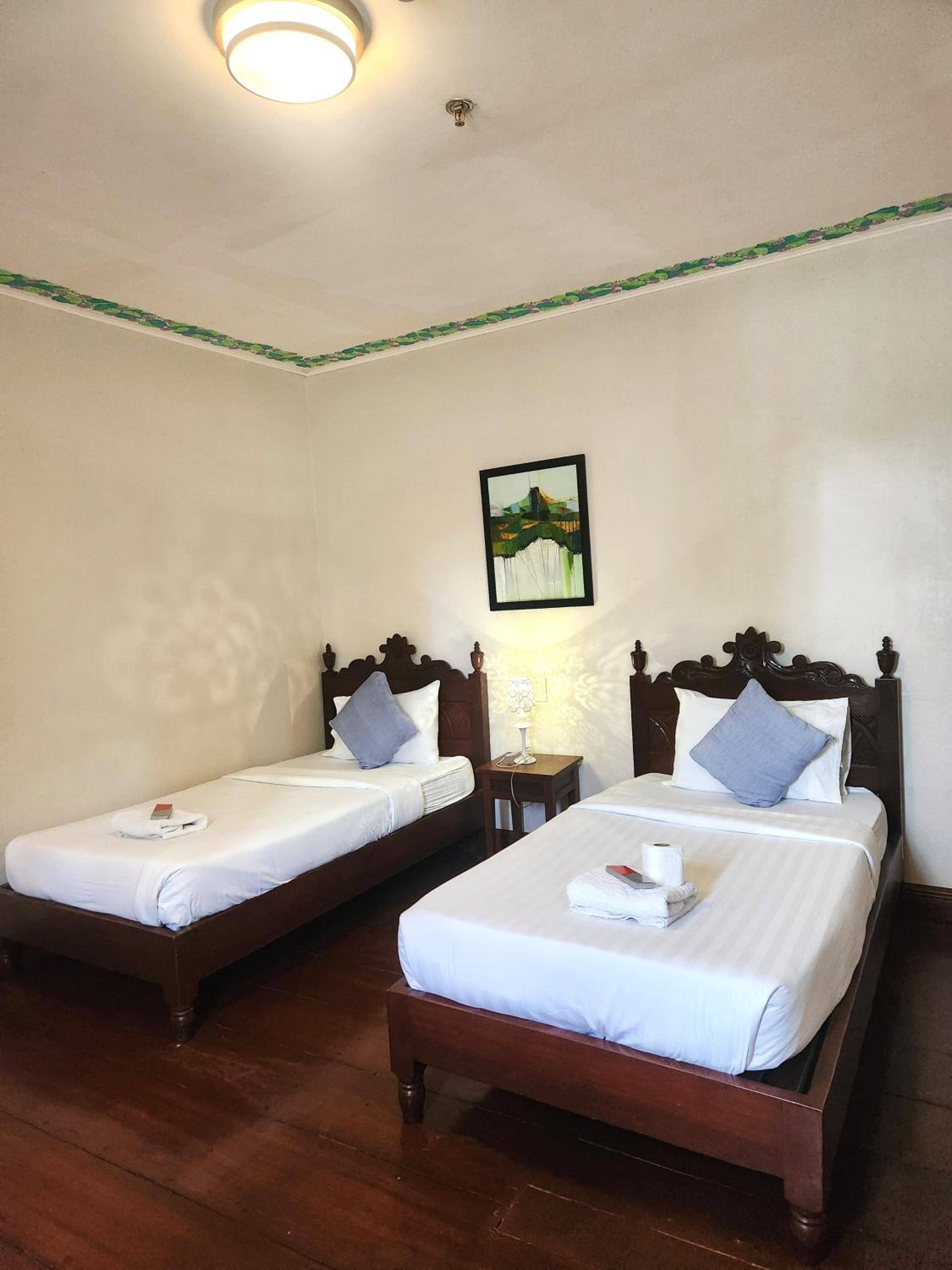 Standard Twin Room - Photo 1