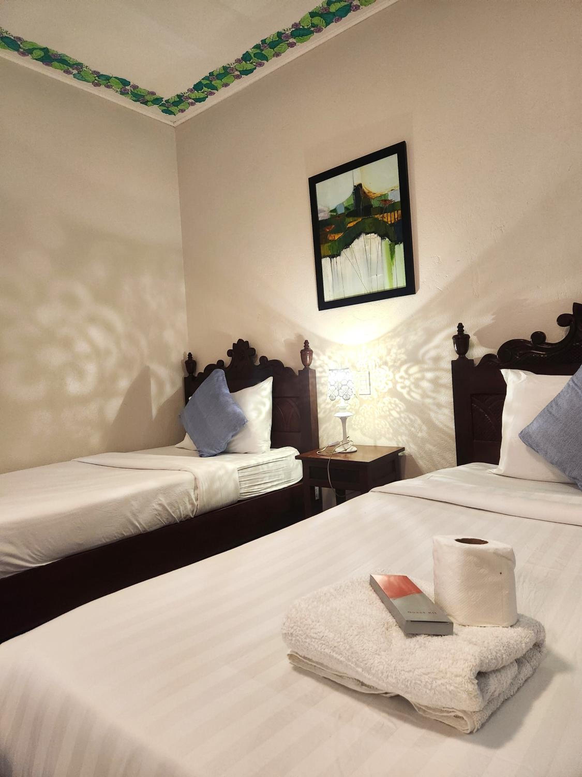 Standard Twin Room - Photo 9