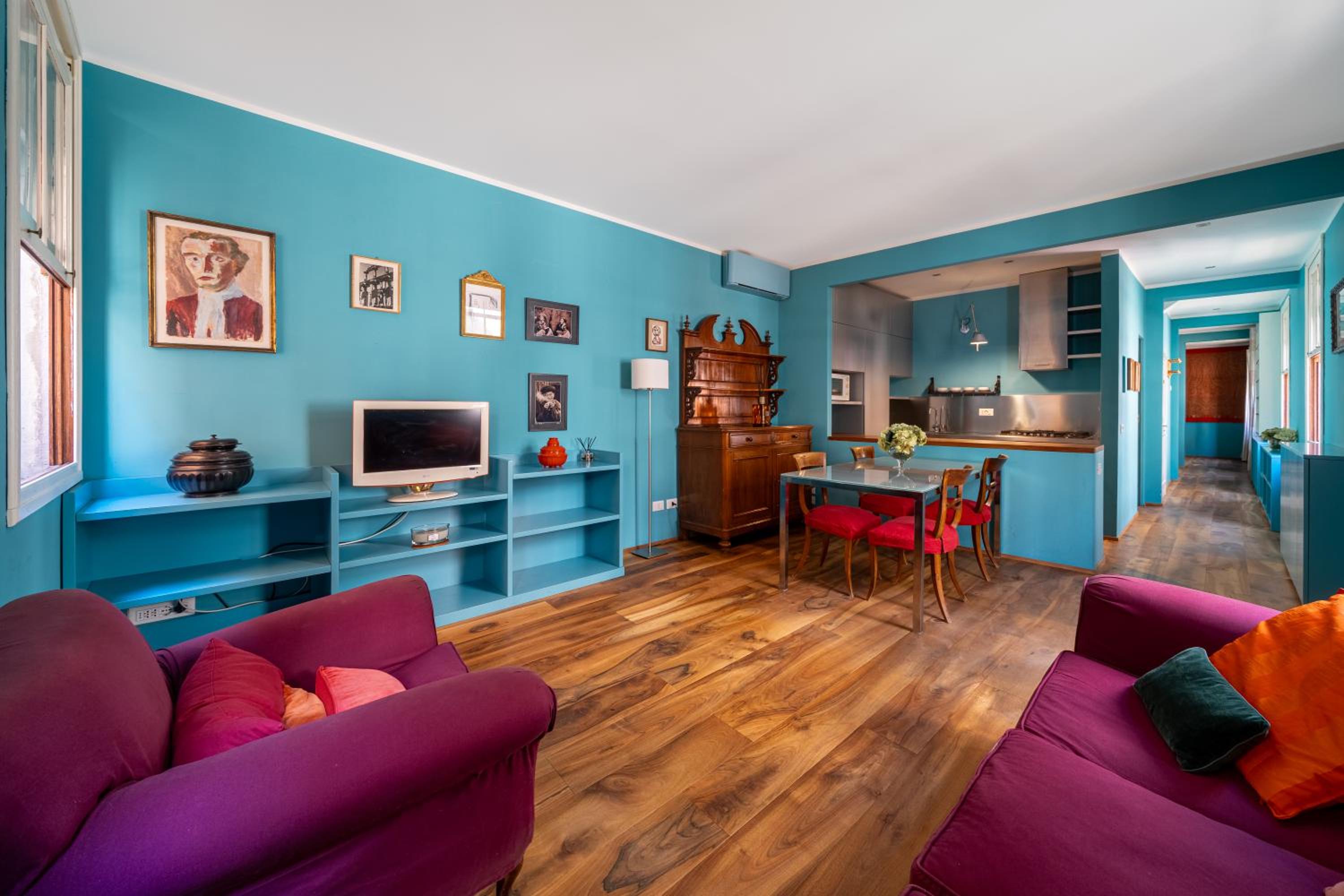 One-Bedroom Apartment photo 1