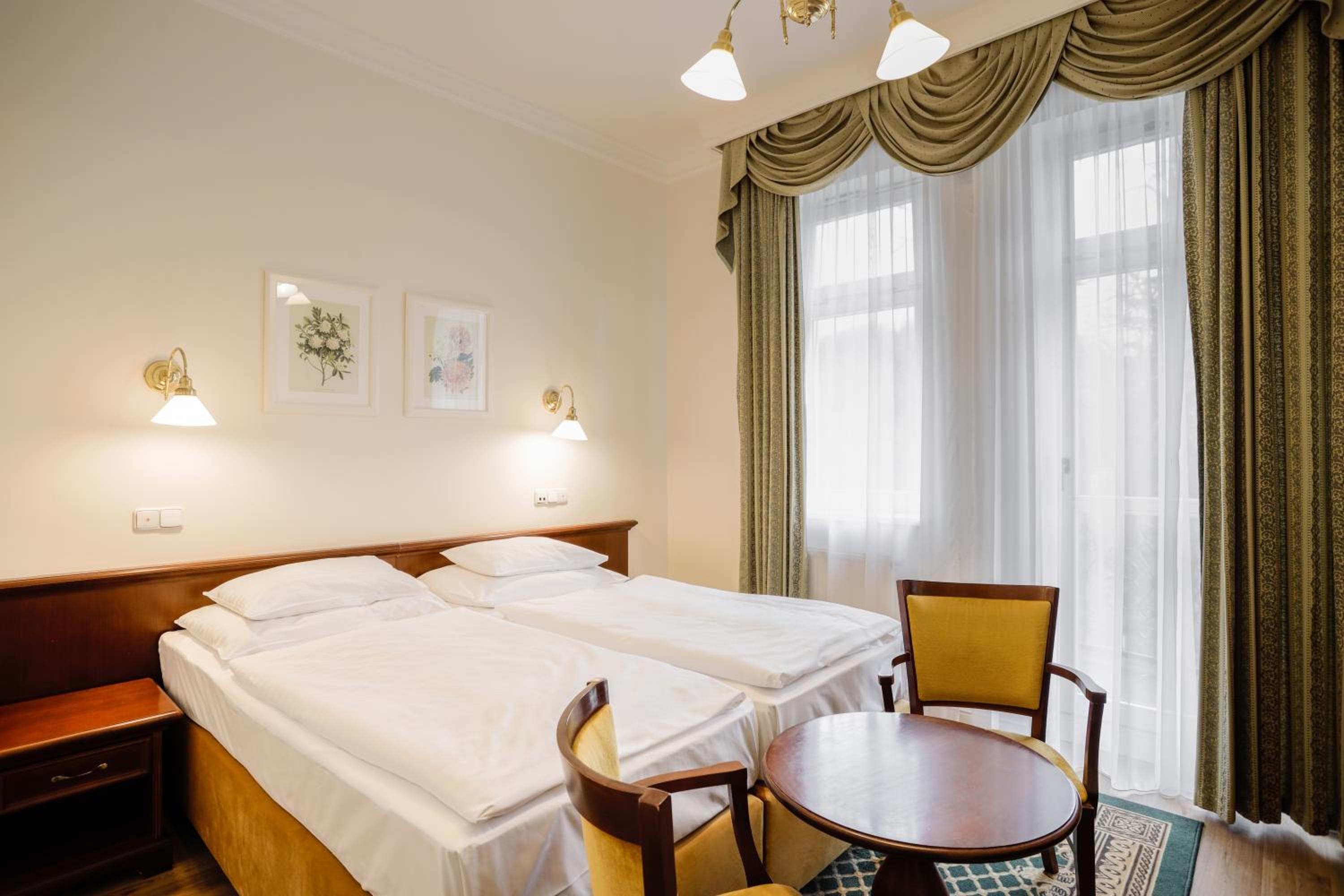 Double or Twin Room with Balcony and Wellness Access - Photo 1