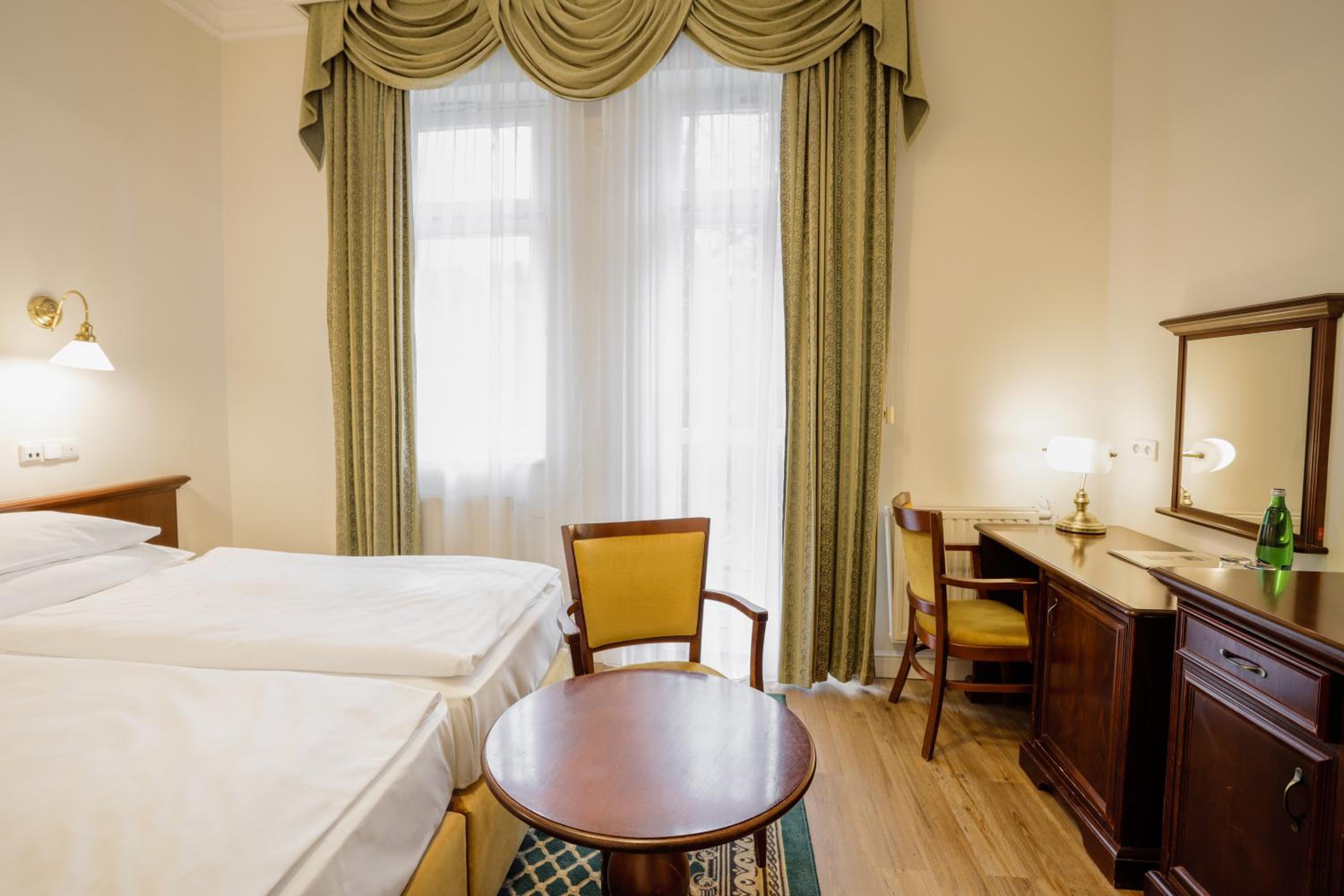 Double or Twin Room with Balcony and Wellness Access - Photo 2