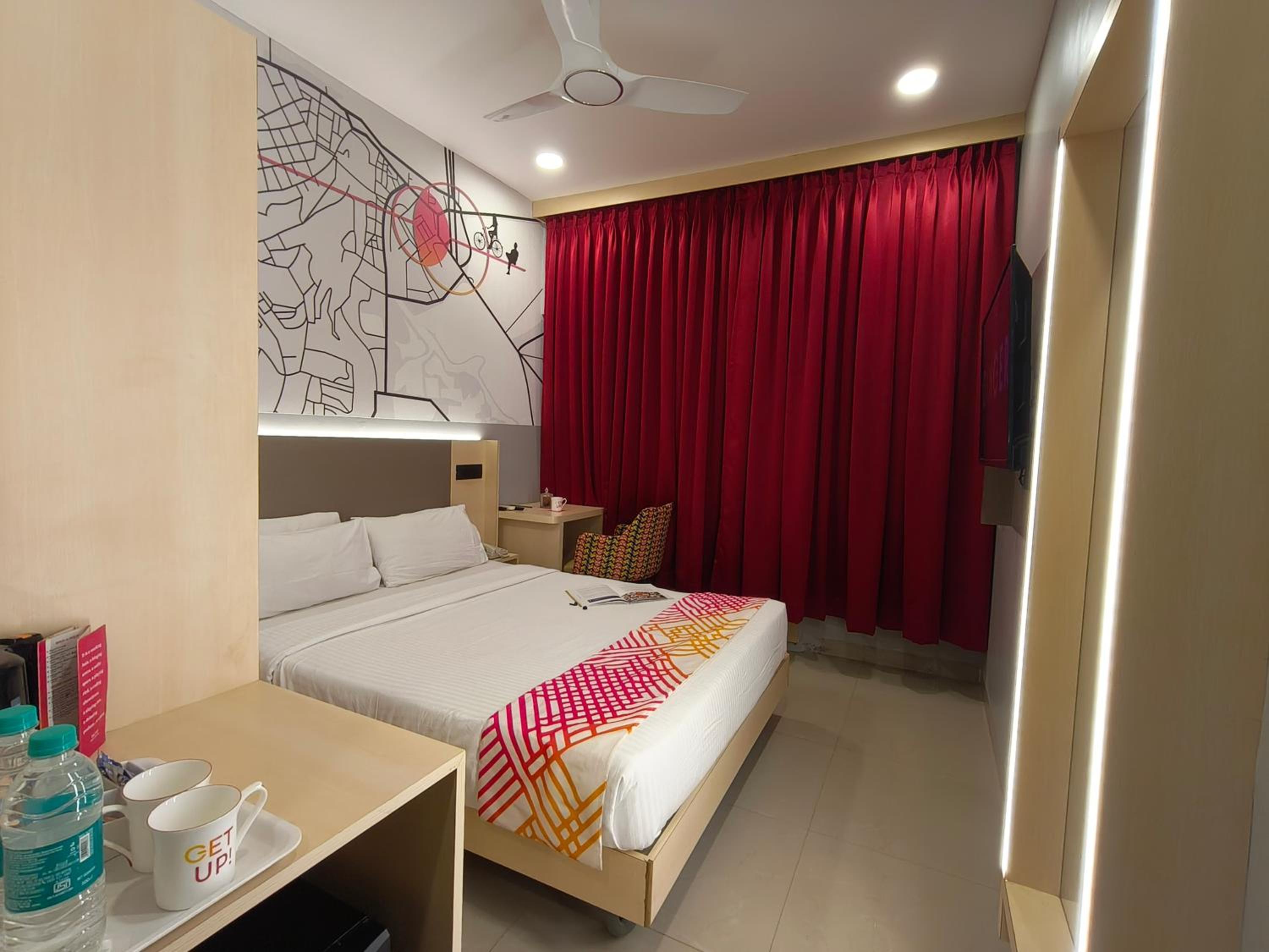 Luxe Queen Room - Photo 6