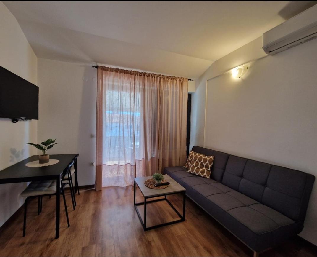 One-Bedroom Apartment with Balcony