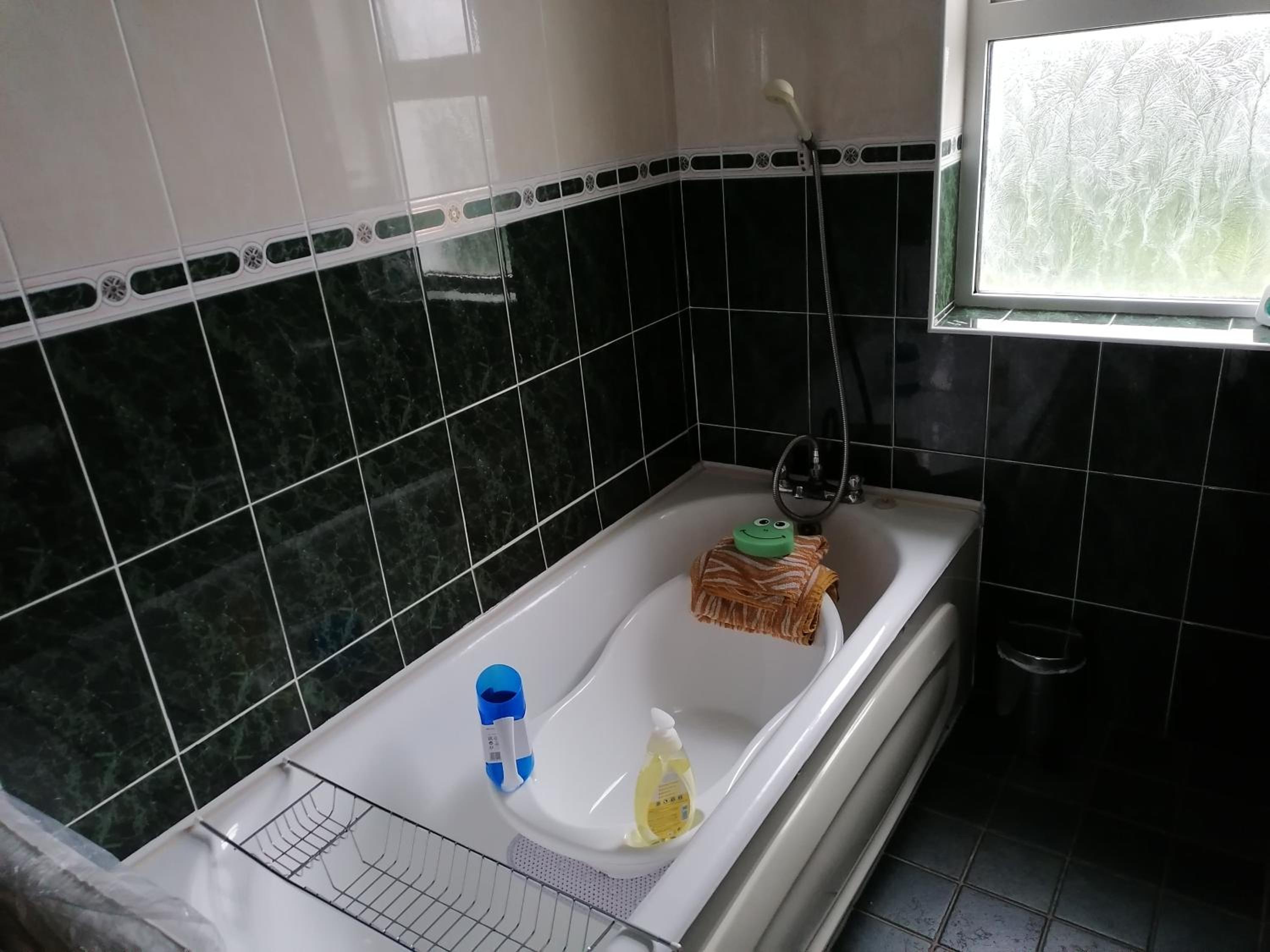 Five-Bedroom House - Photo 24