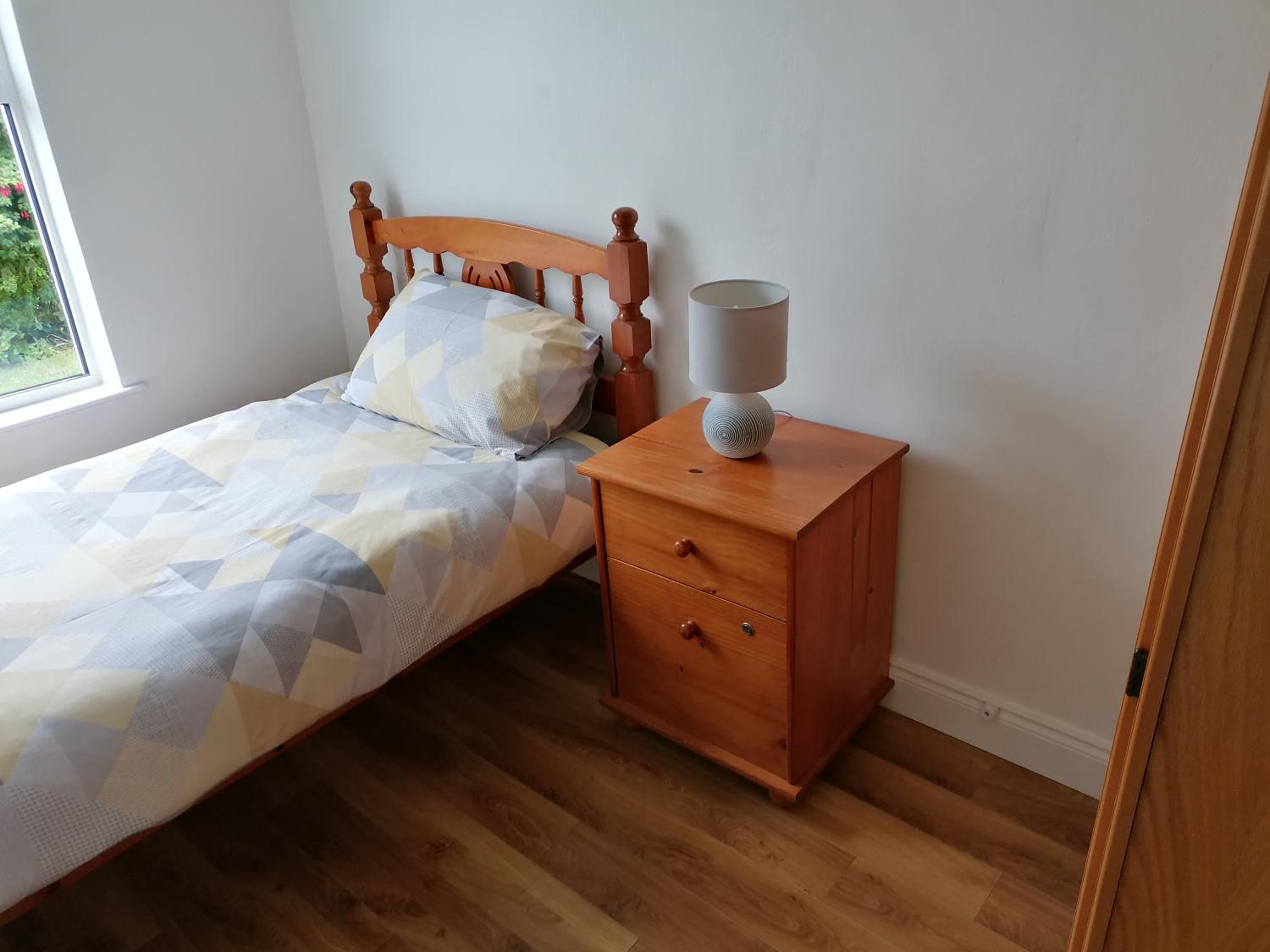 Five-Bedroom House - Photo 25
