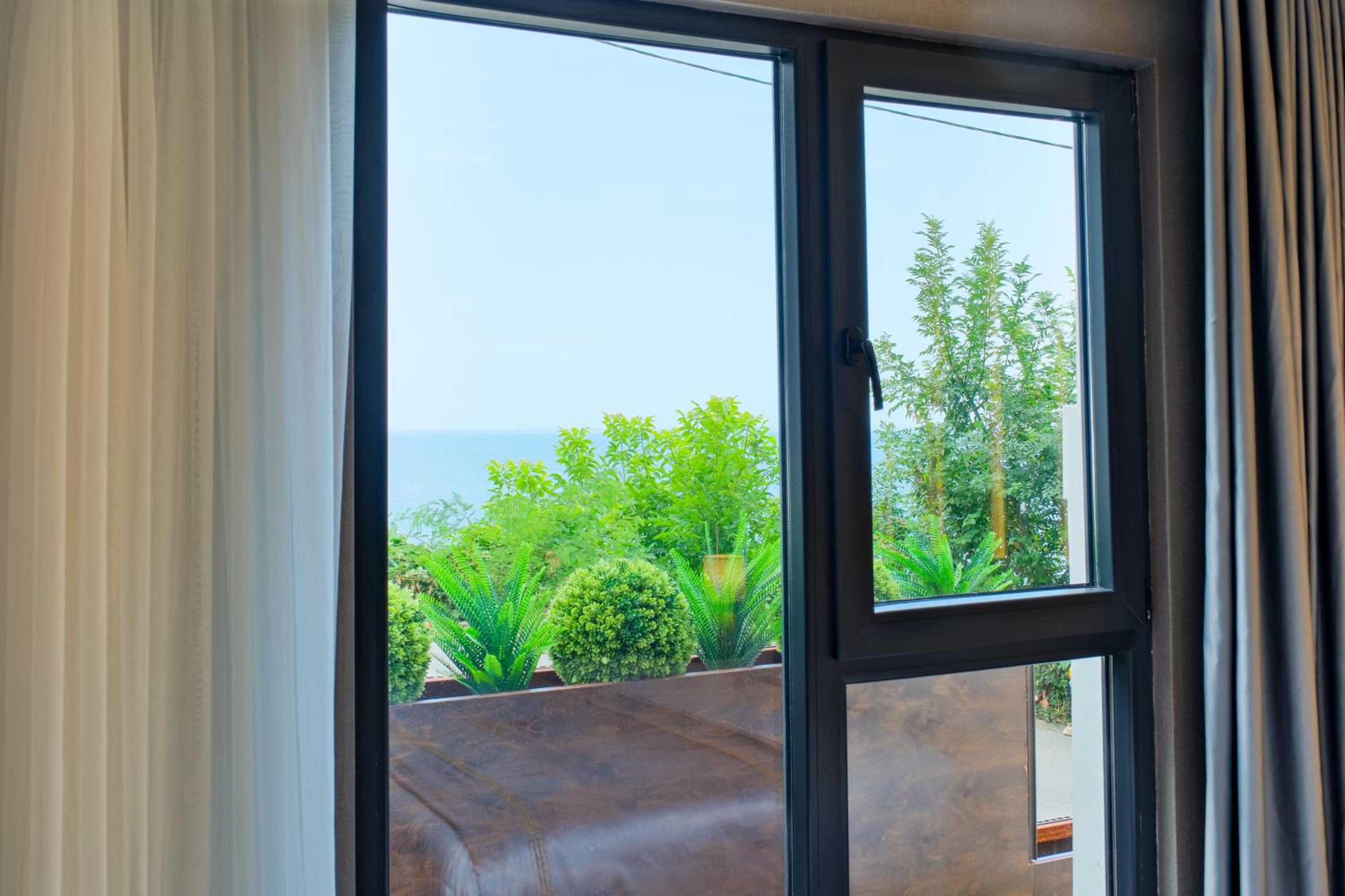 Family Room with Sea View photo 2