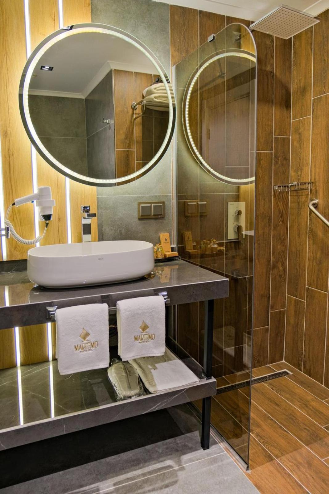 King Room with Spa Bath photo 3