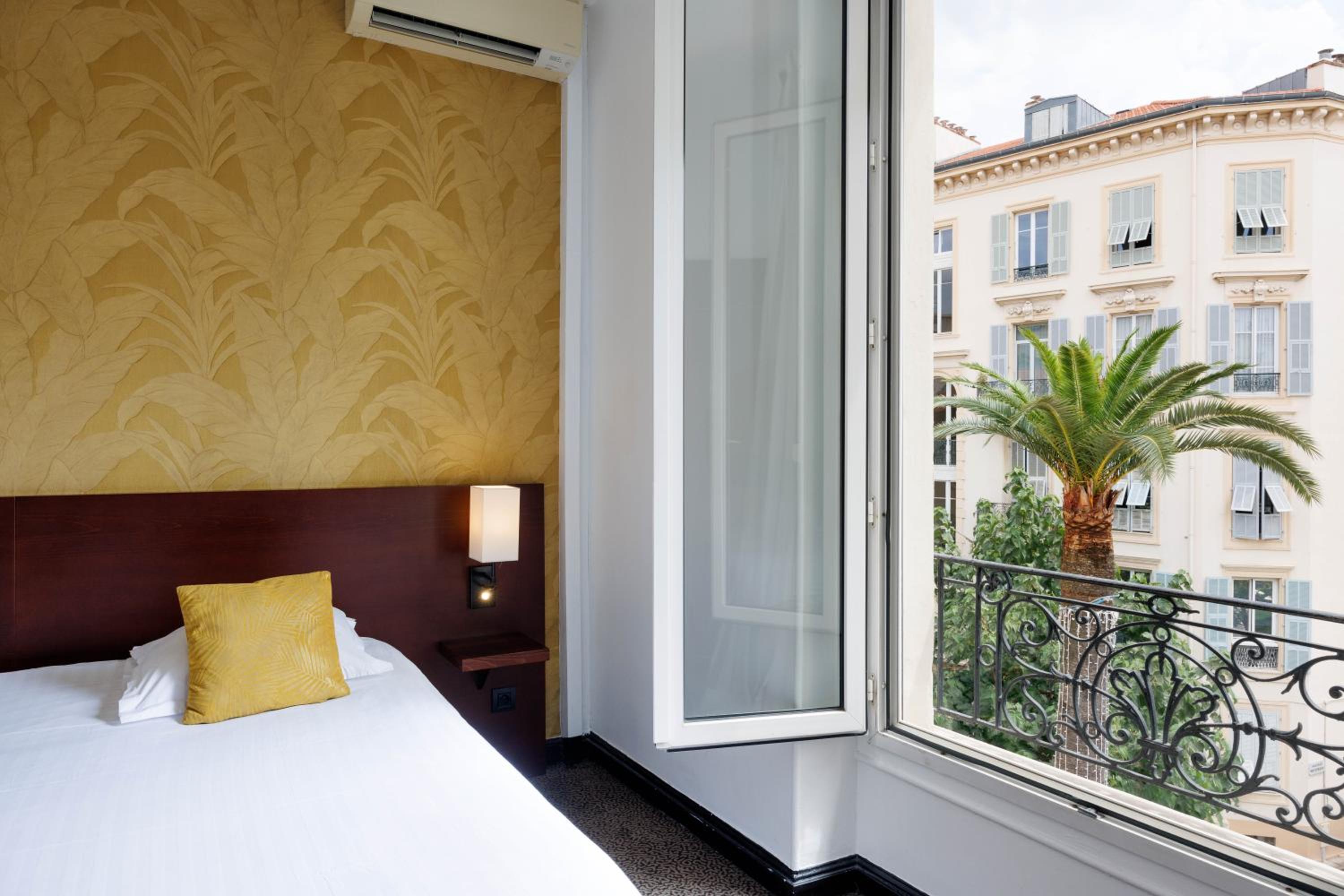 Deluxe Double Room - Photo 2