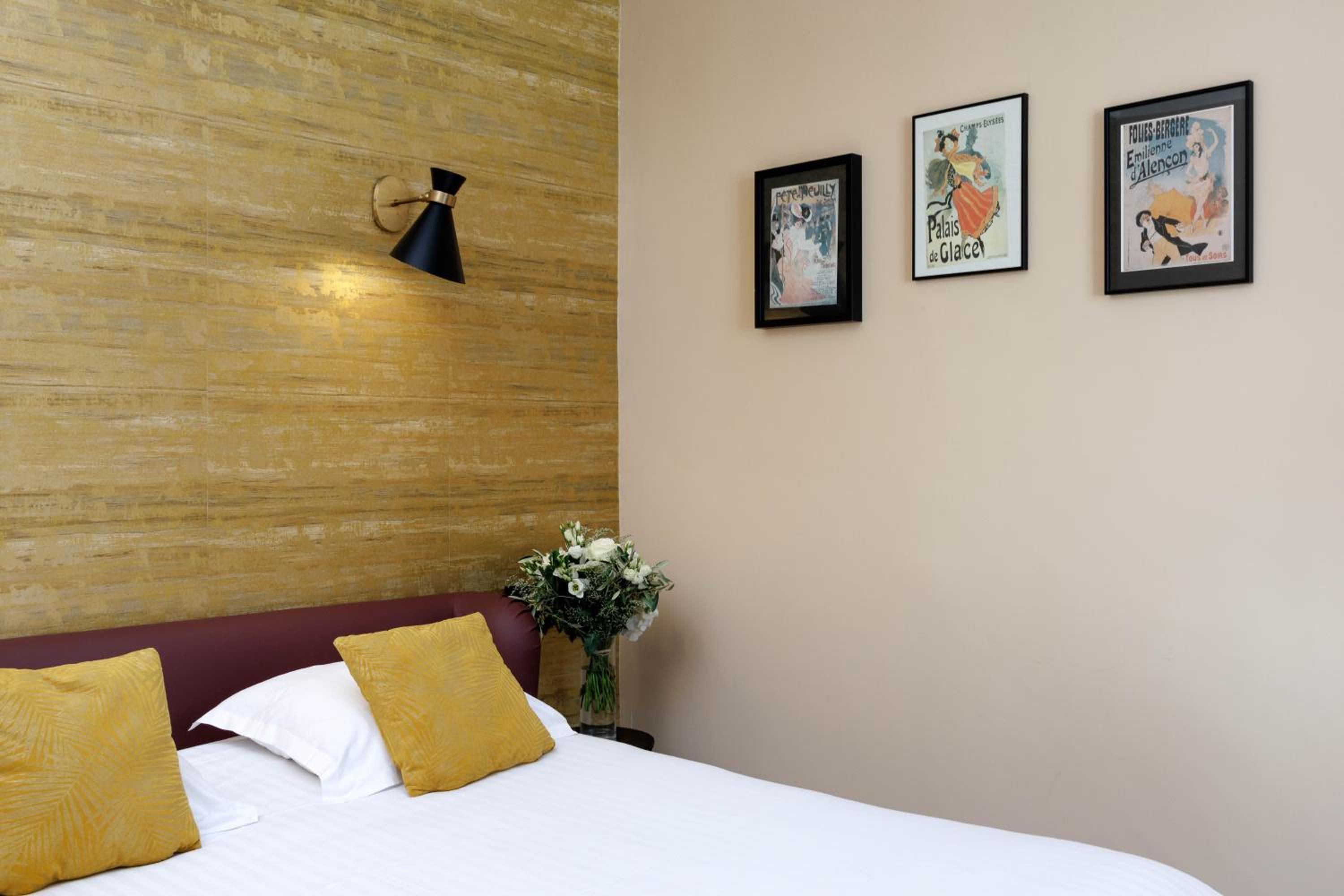 Deluxe Double Room - Photo 35