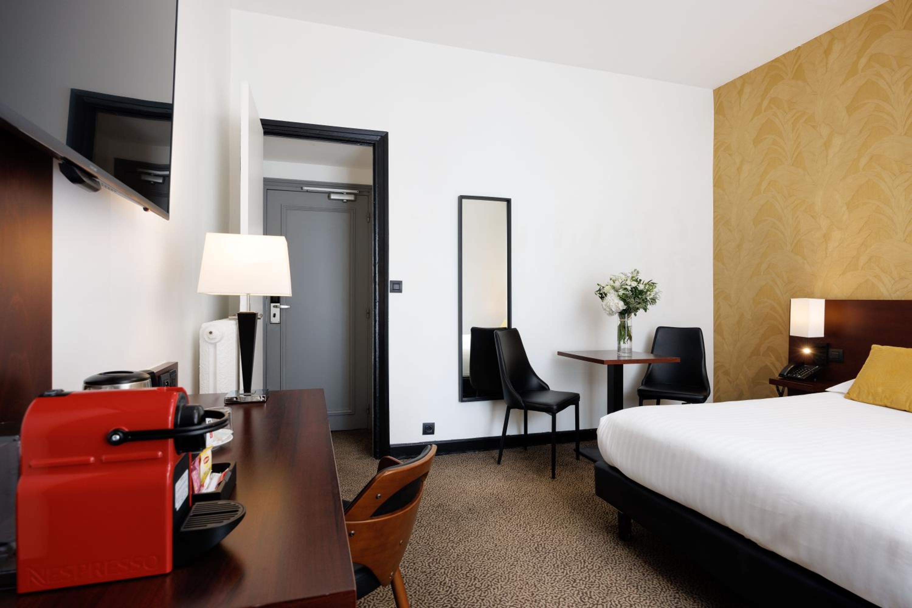 Deluxe Double Room - Photo 33