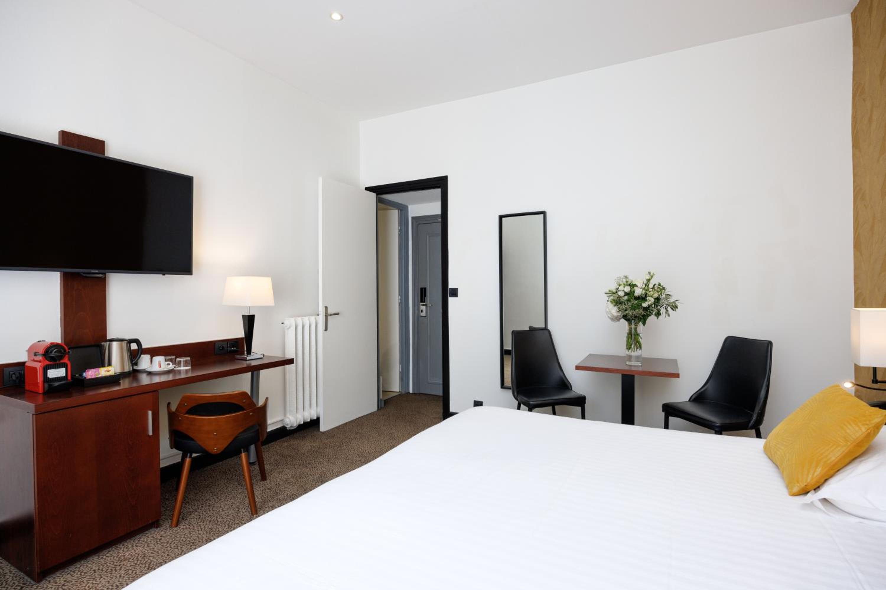 Deluxe Double Room - Photo 32