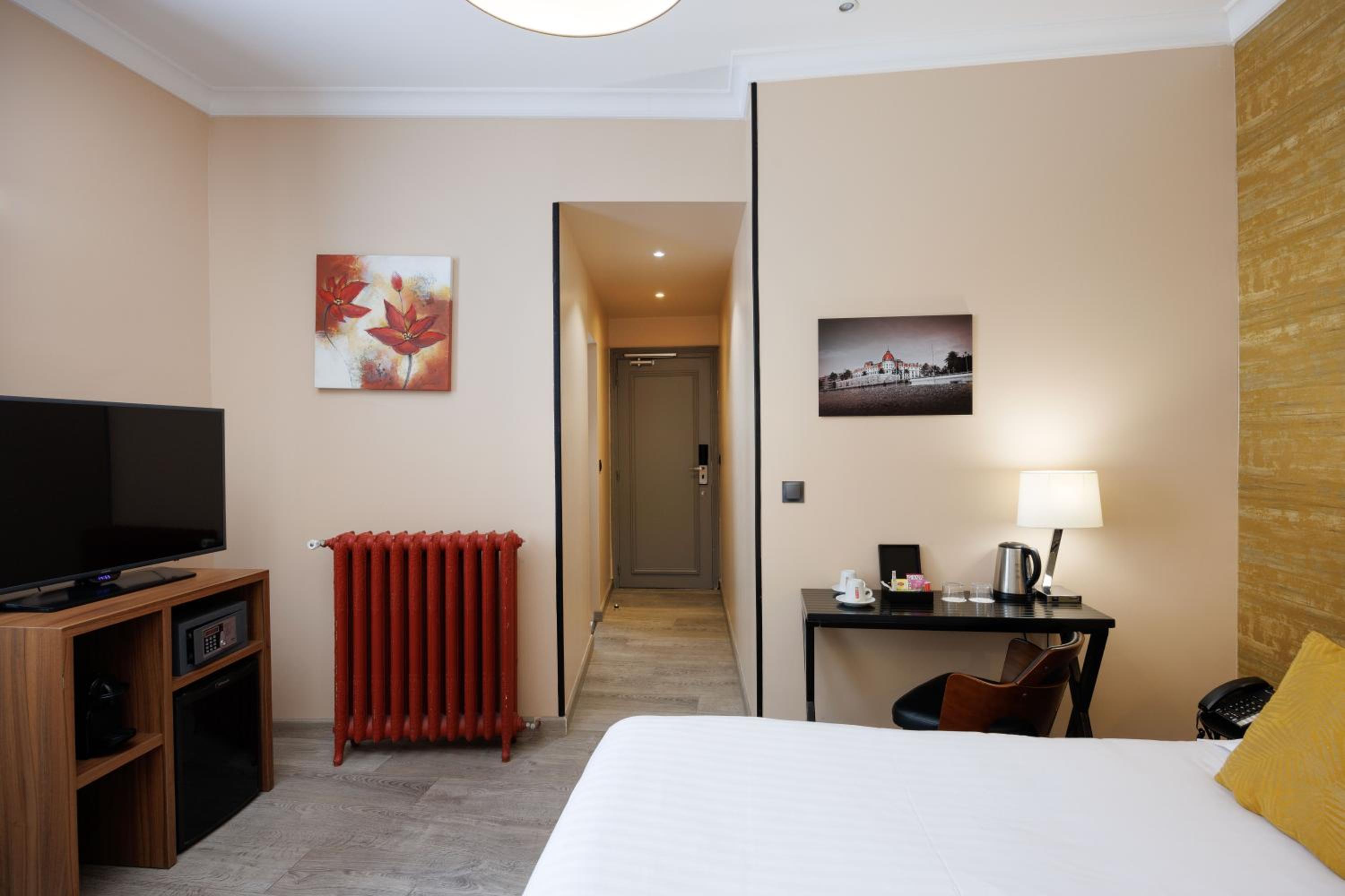 Deluxe Double Room - Photo 37