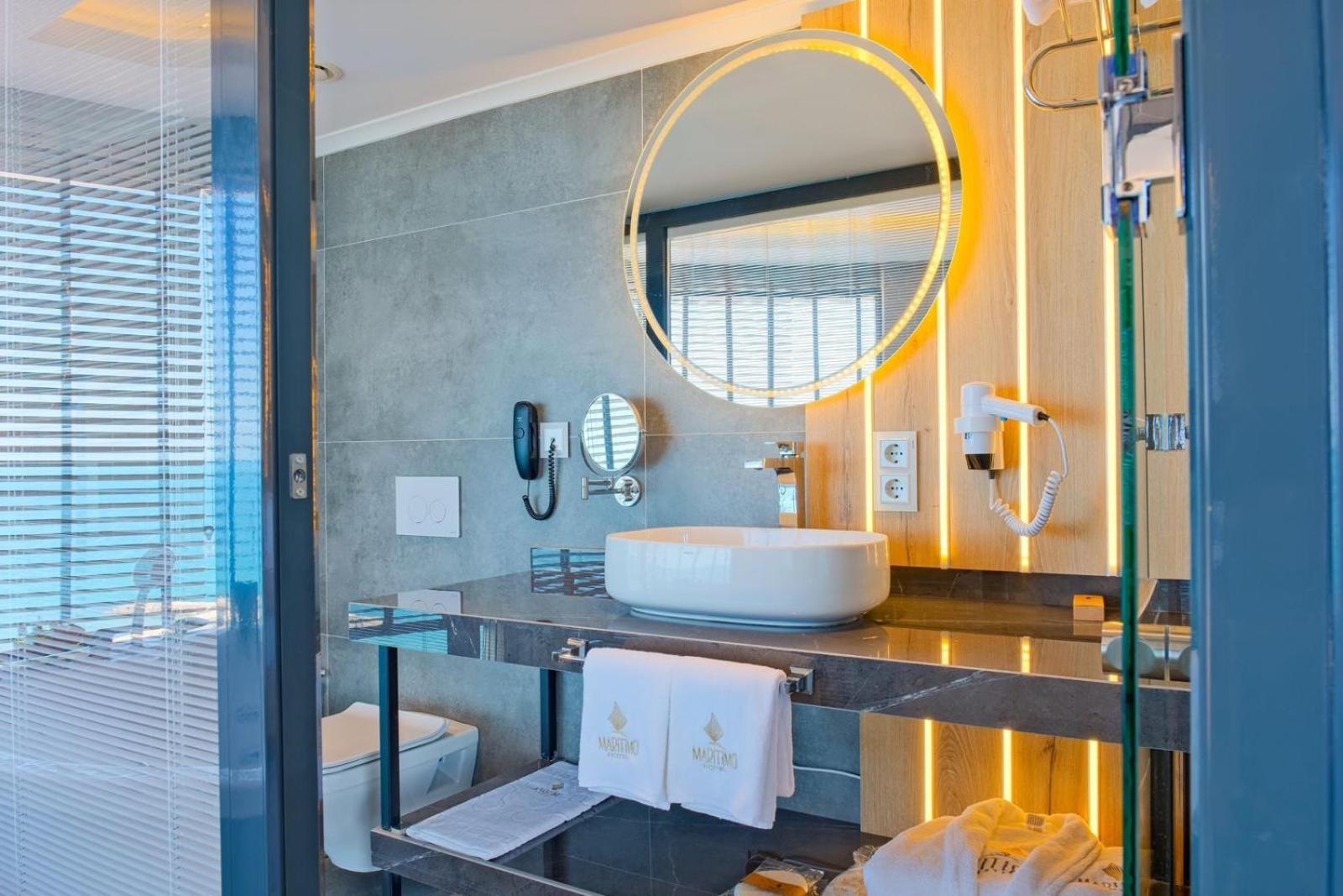 Deluxe Double Room with Bath photo 3