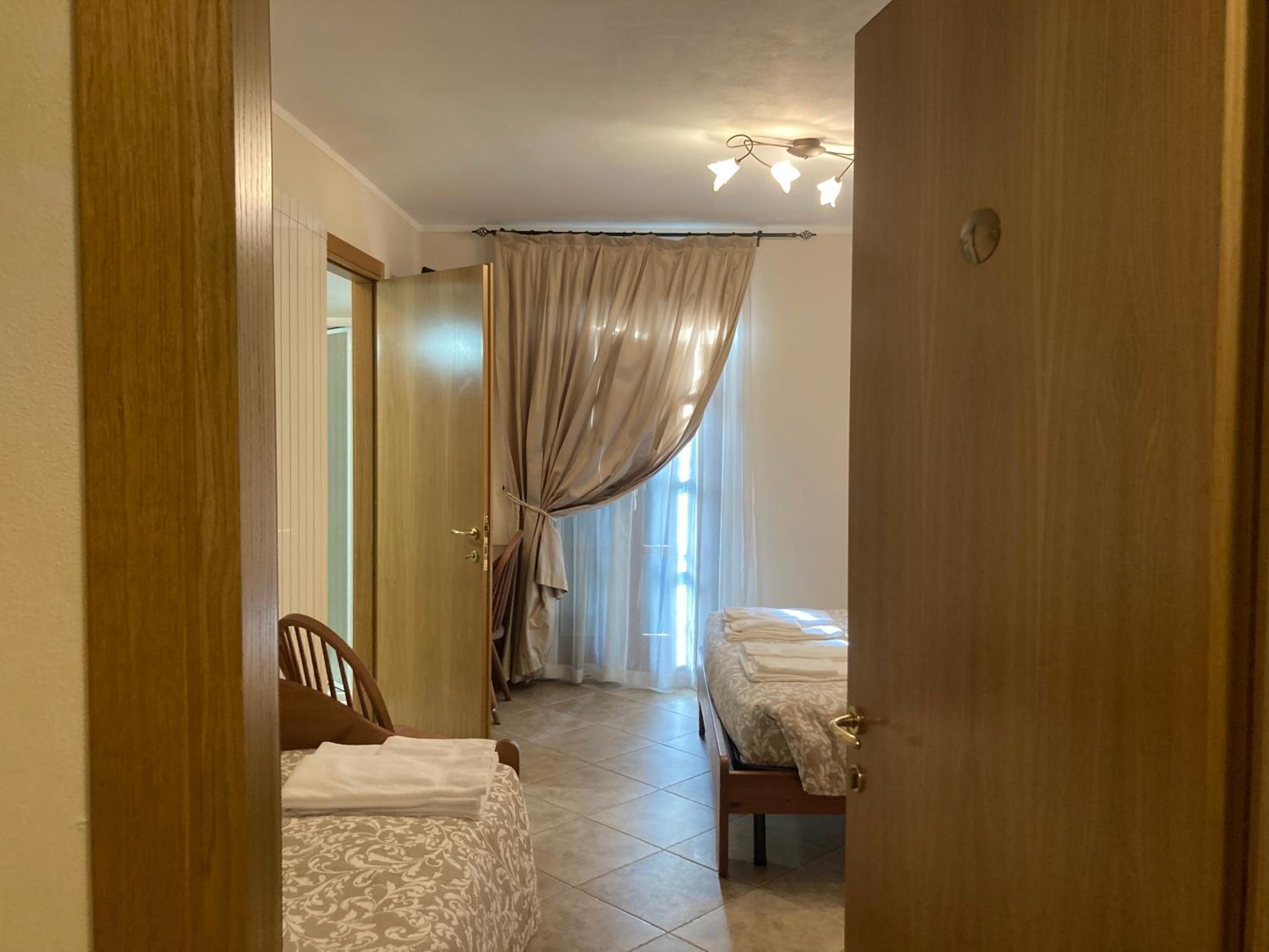 Triple Room - Photo 7