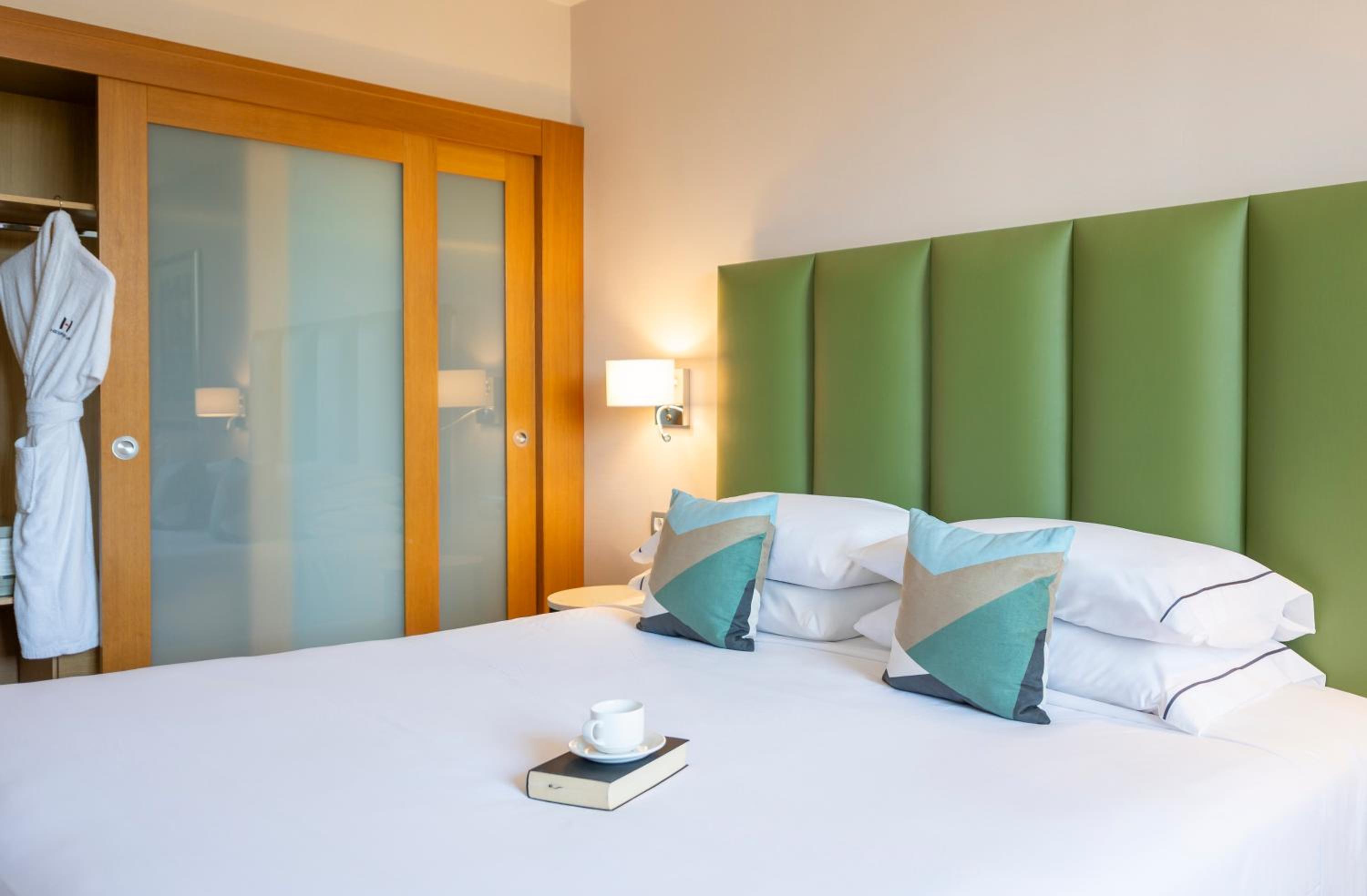Executive Room - Photo 6