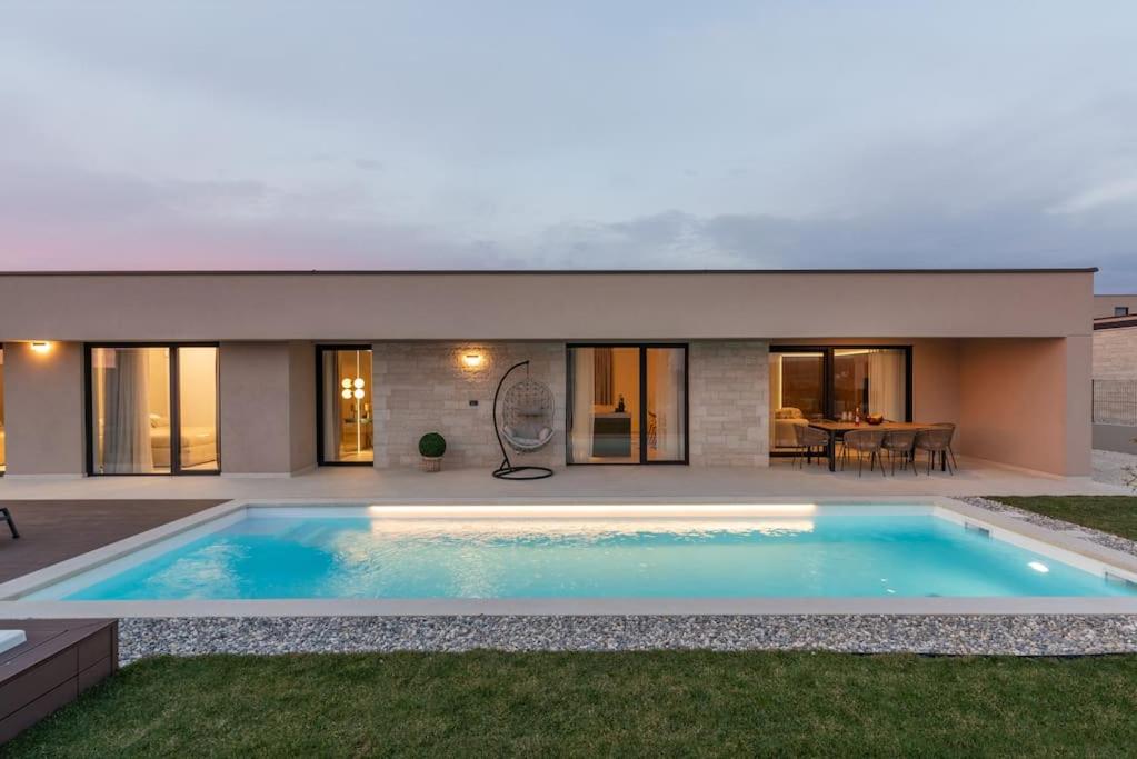 Three-Bedroom Villa photo 2