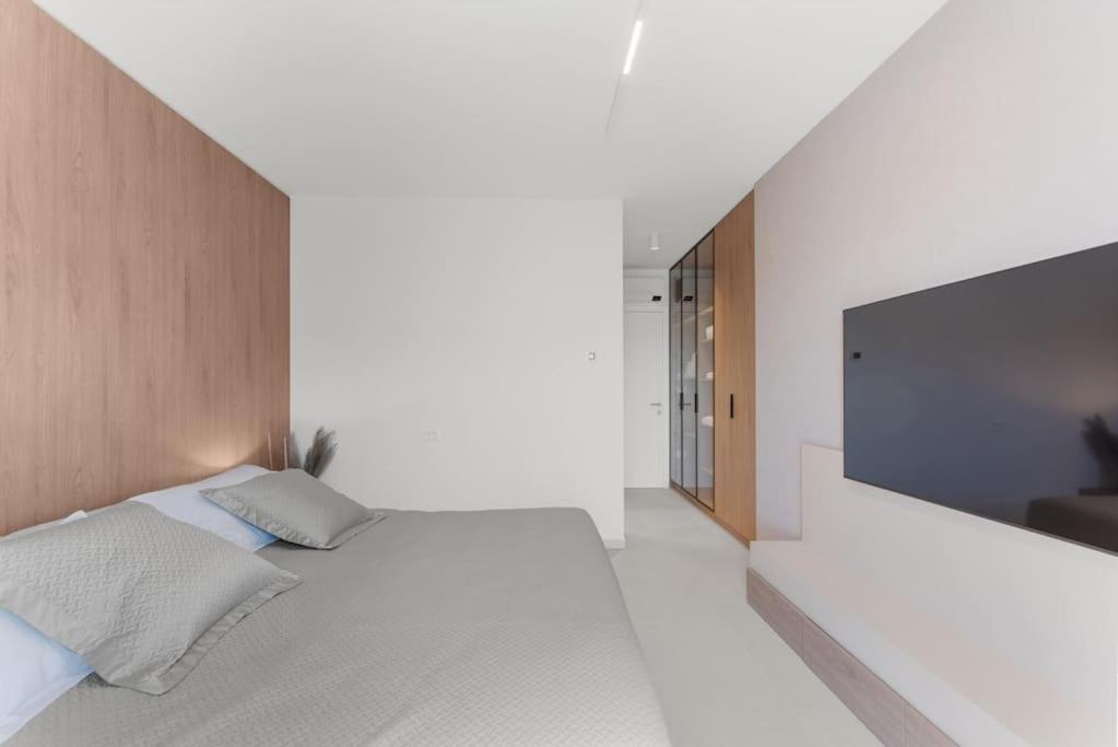 Three-Bedroom Villa photo 1