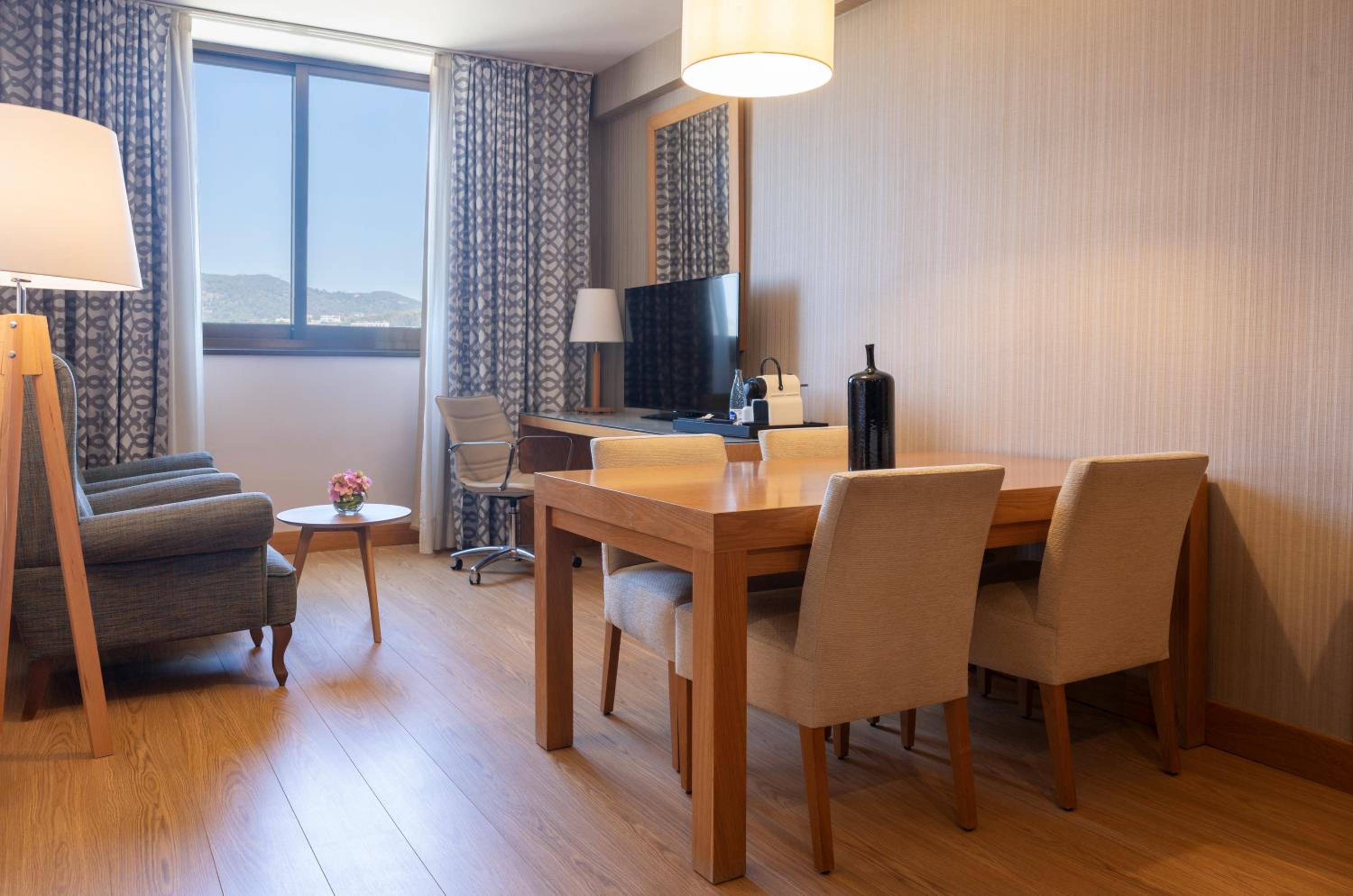 Suite - Photo 3