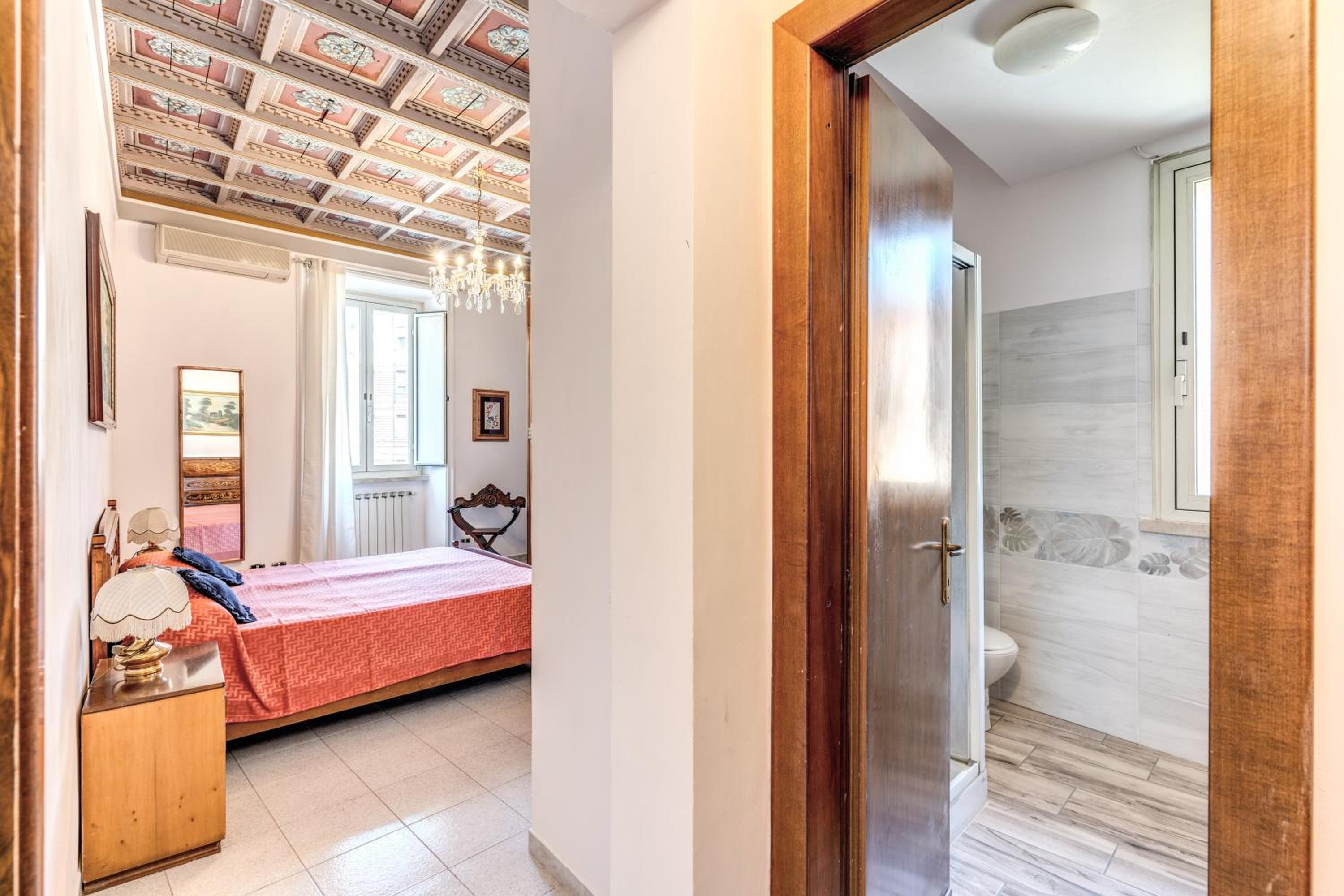 Double Room with Private Bathroom photo 3