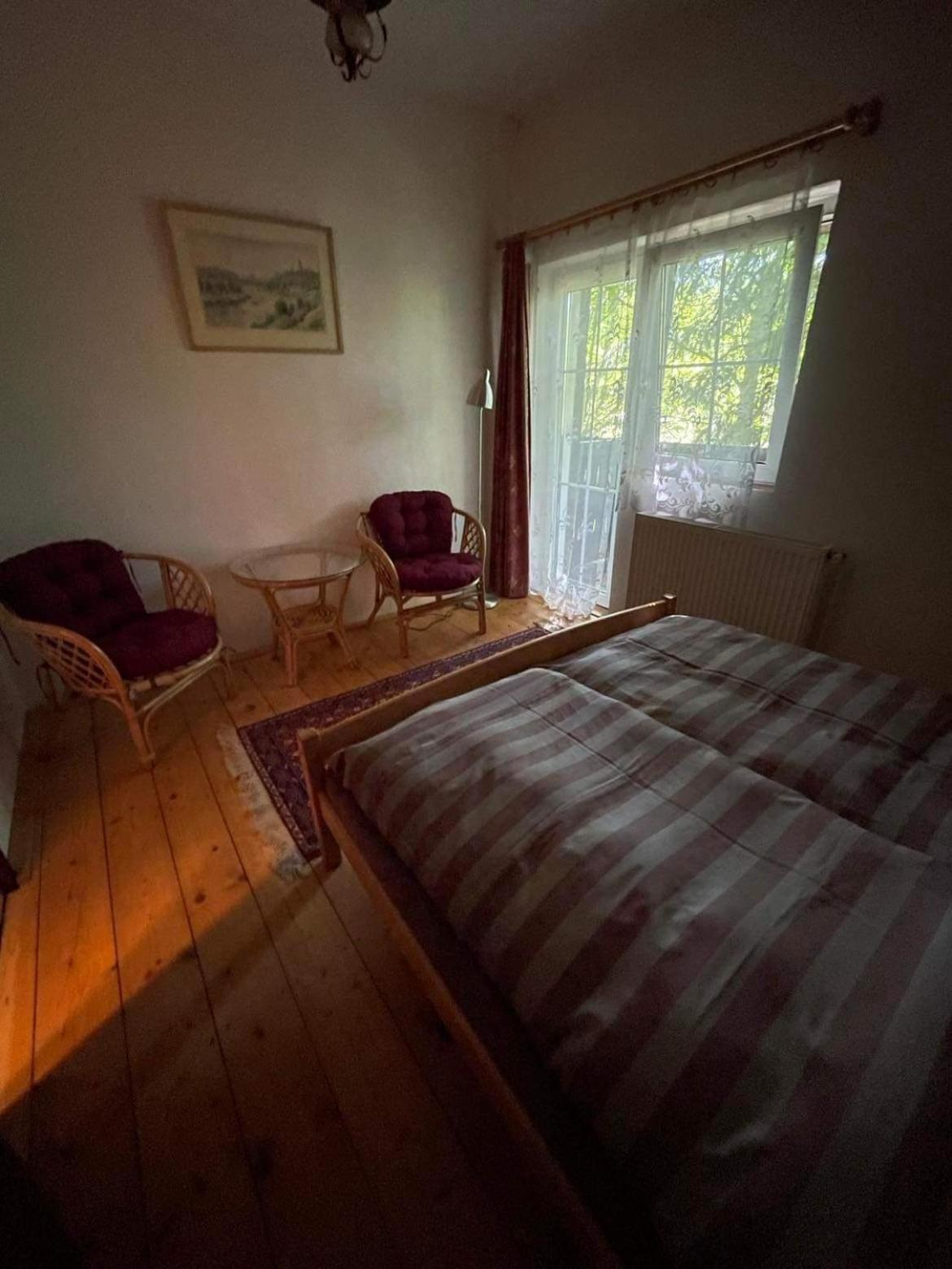 Five-Bedroom House photo 2