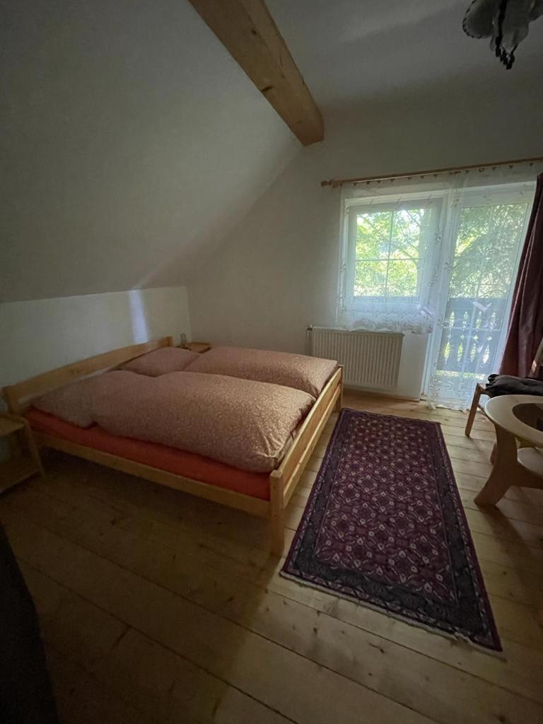 Five-Bedroom House photo 3