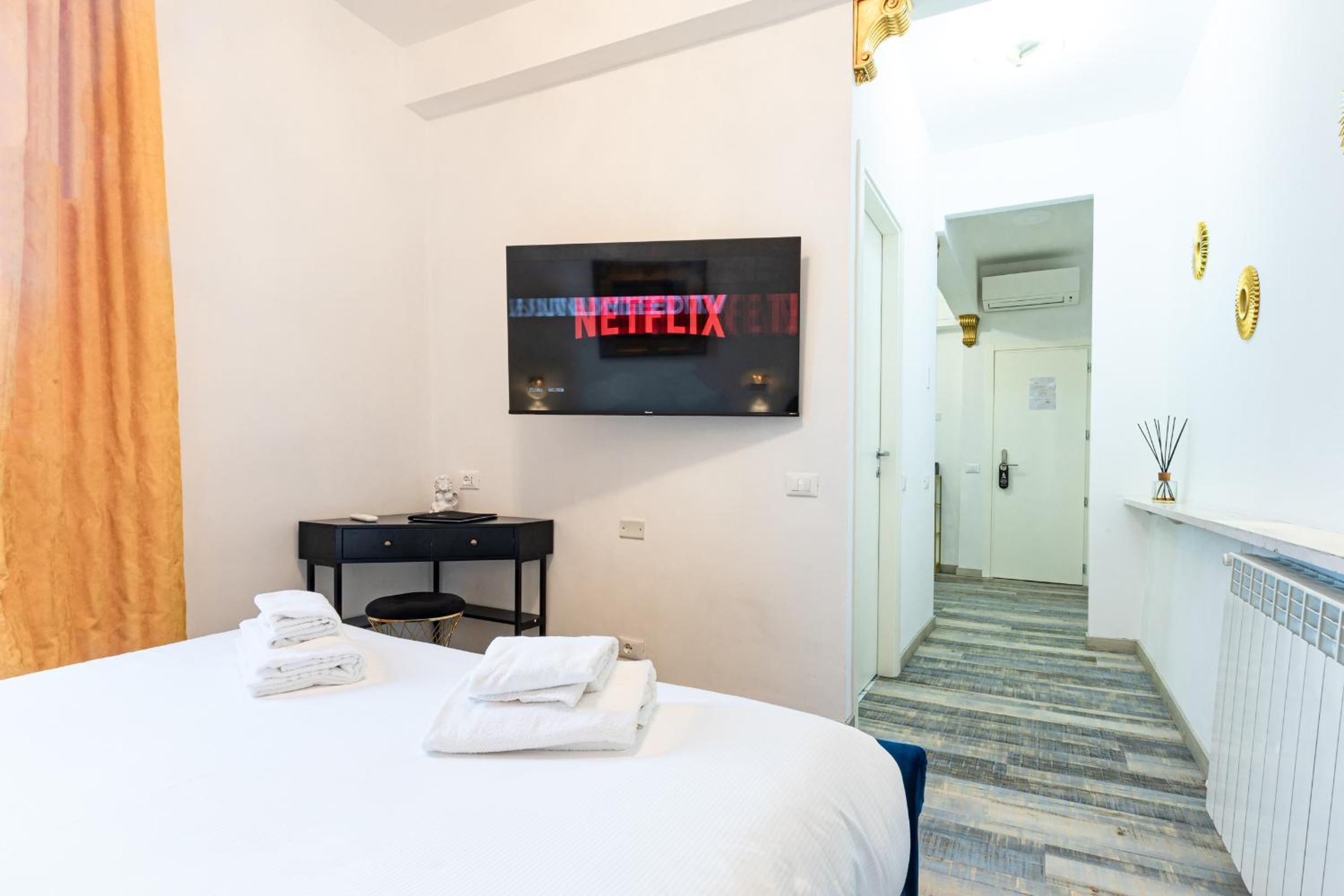 Junior Suite with Jacuzzi photo 3
