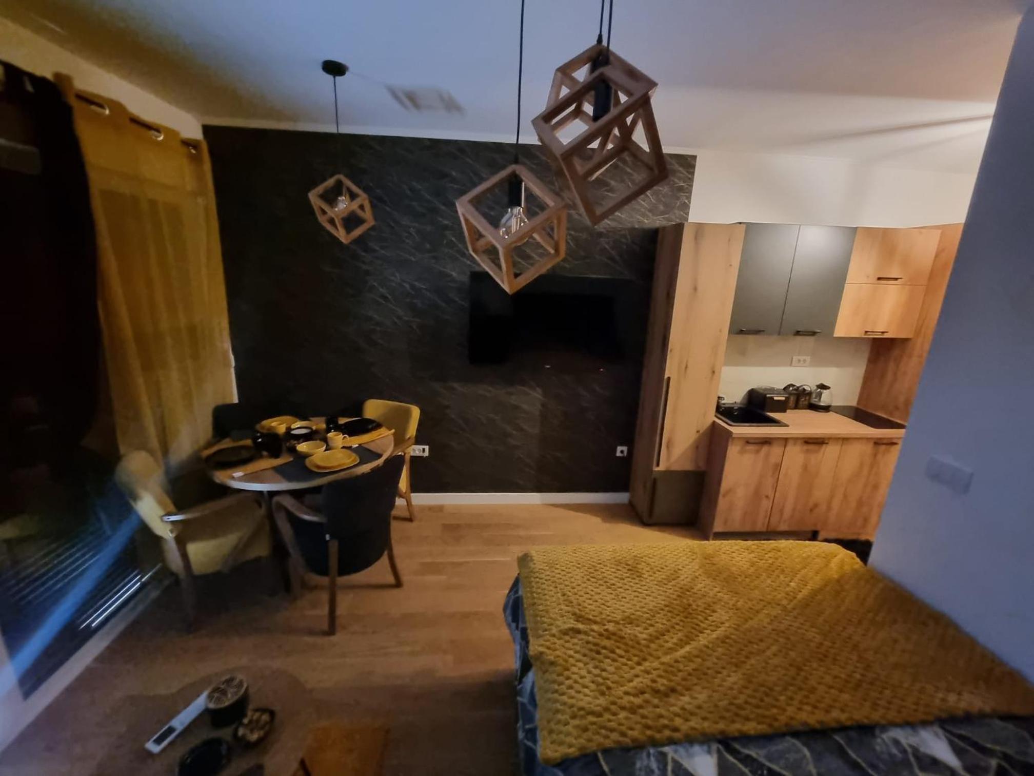 One-Bedroom Apartment photo 1