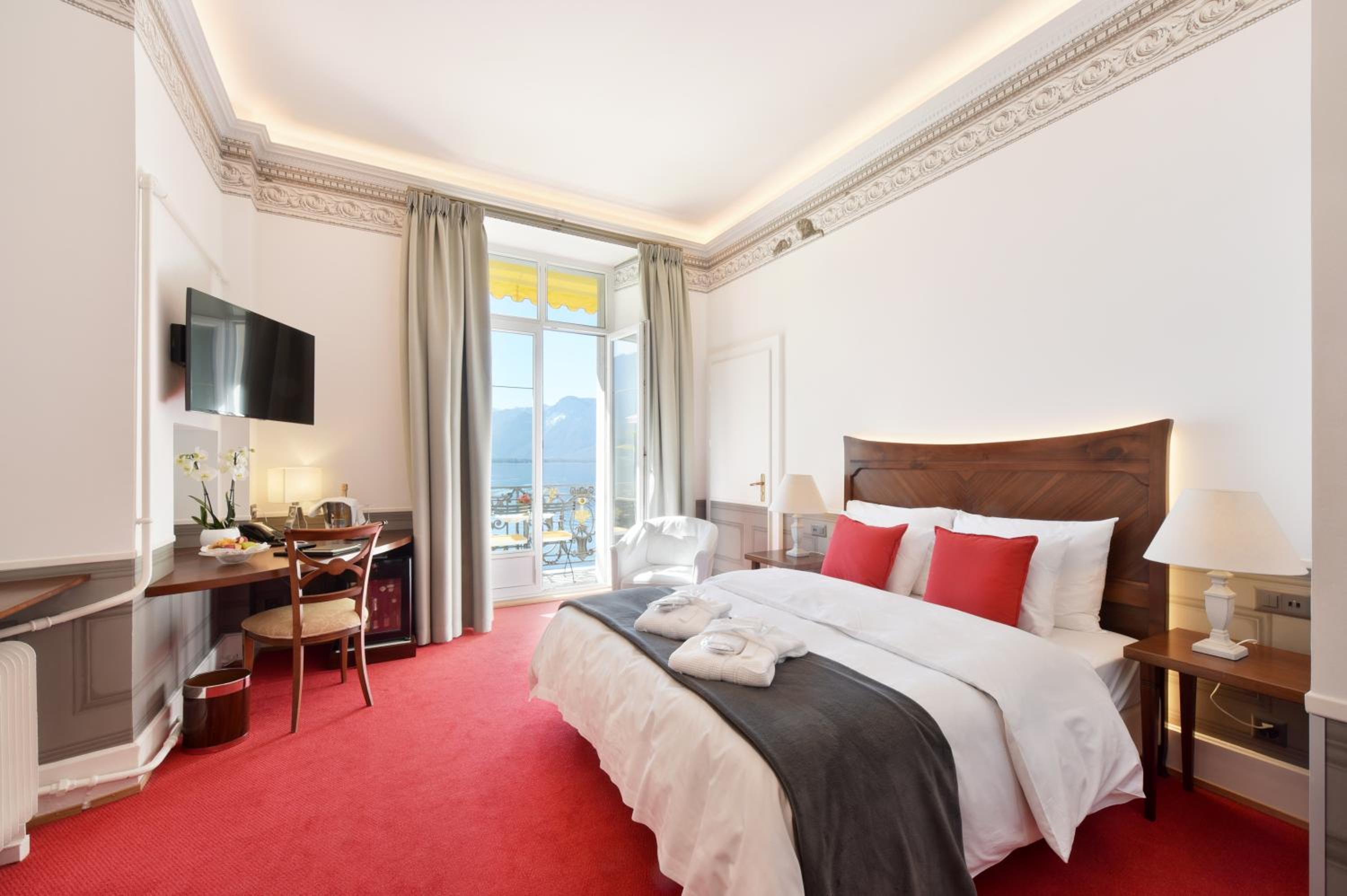 Superior Double or Twin Room with Lake View - Photo 3
