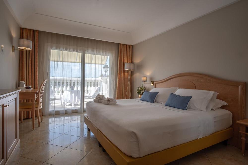 Superior Double Room with Lake View and Spa Access - Photo 12