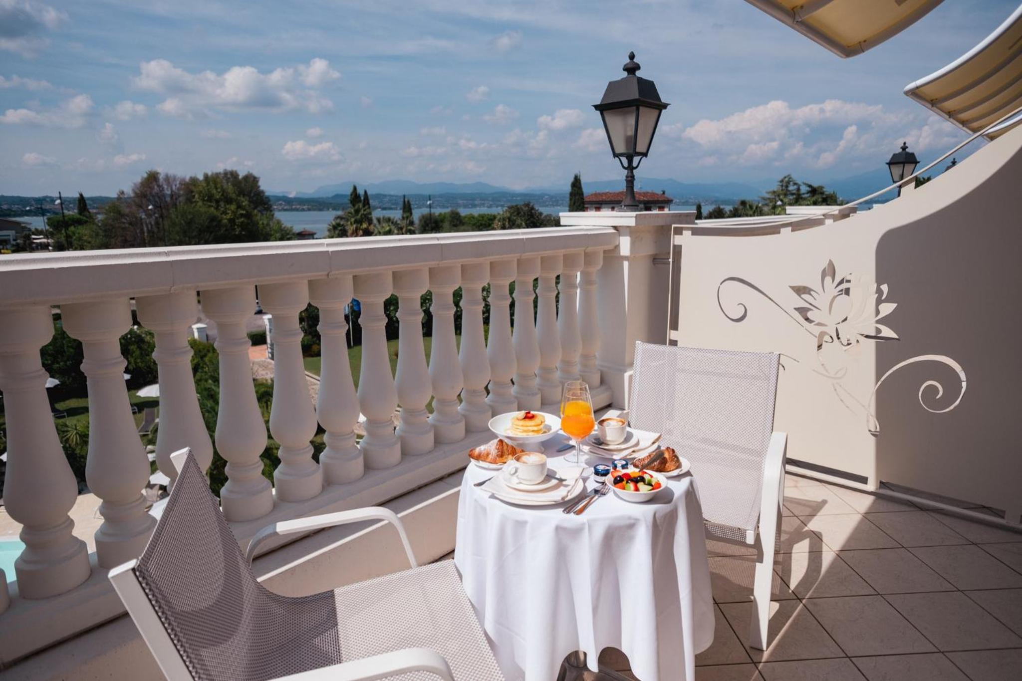 Superior Double Room with Lake View and Spa Access - Photo 11