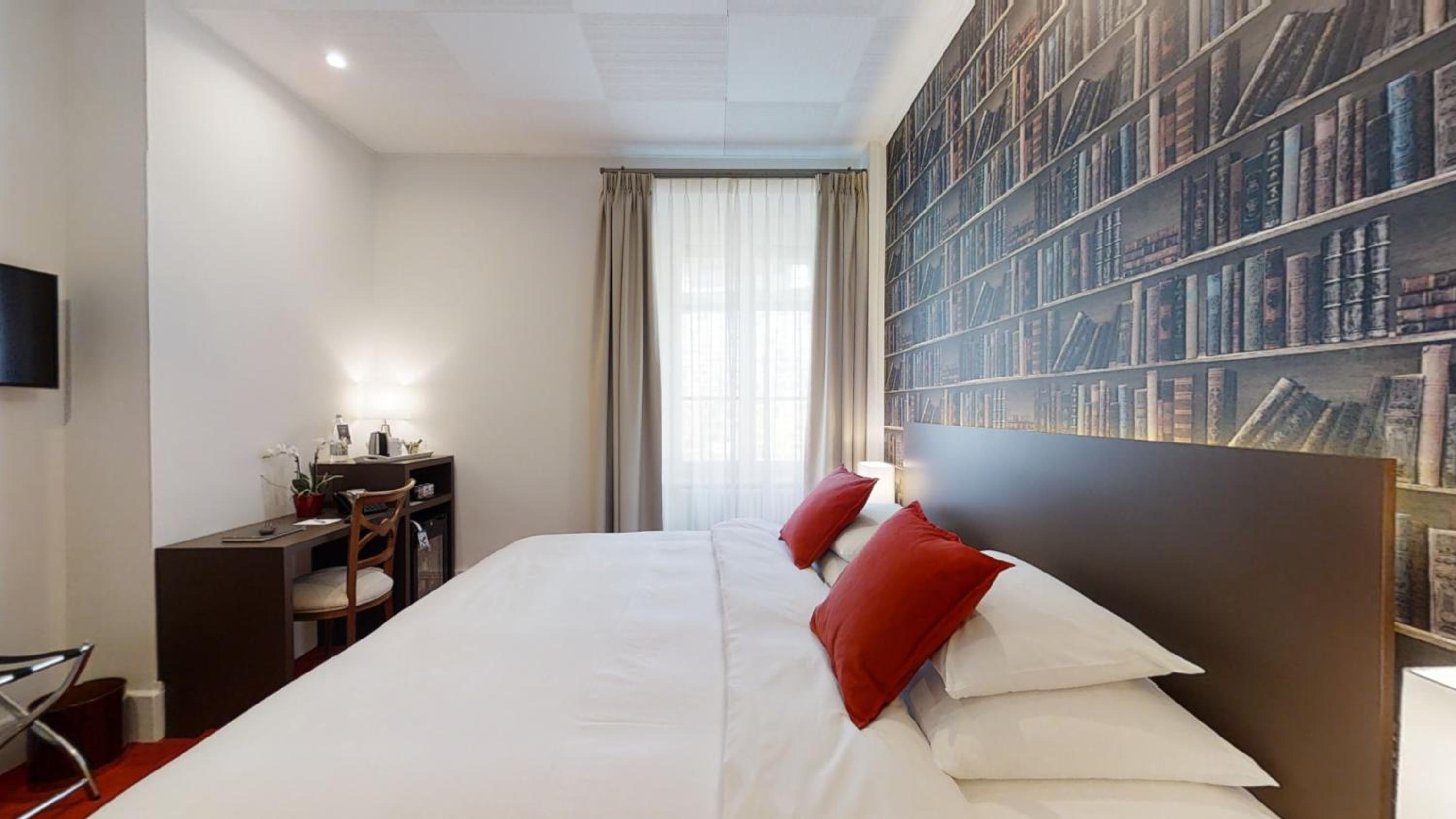 Superior Double or Twin Room with City View - Photo 2