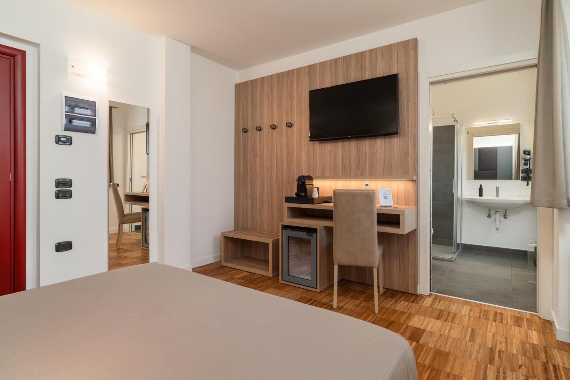 Double Room - Photo 3