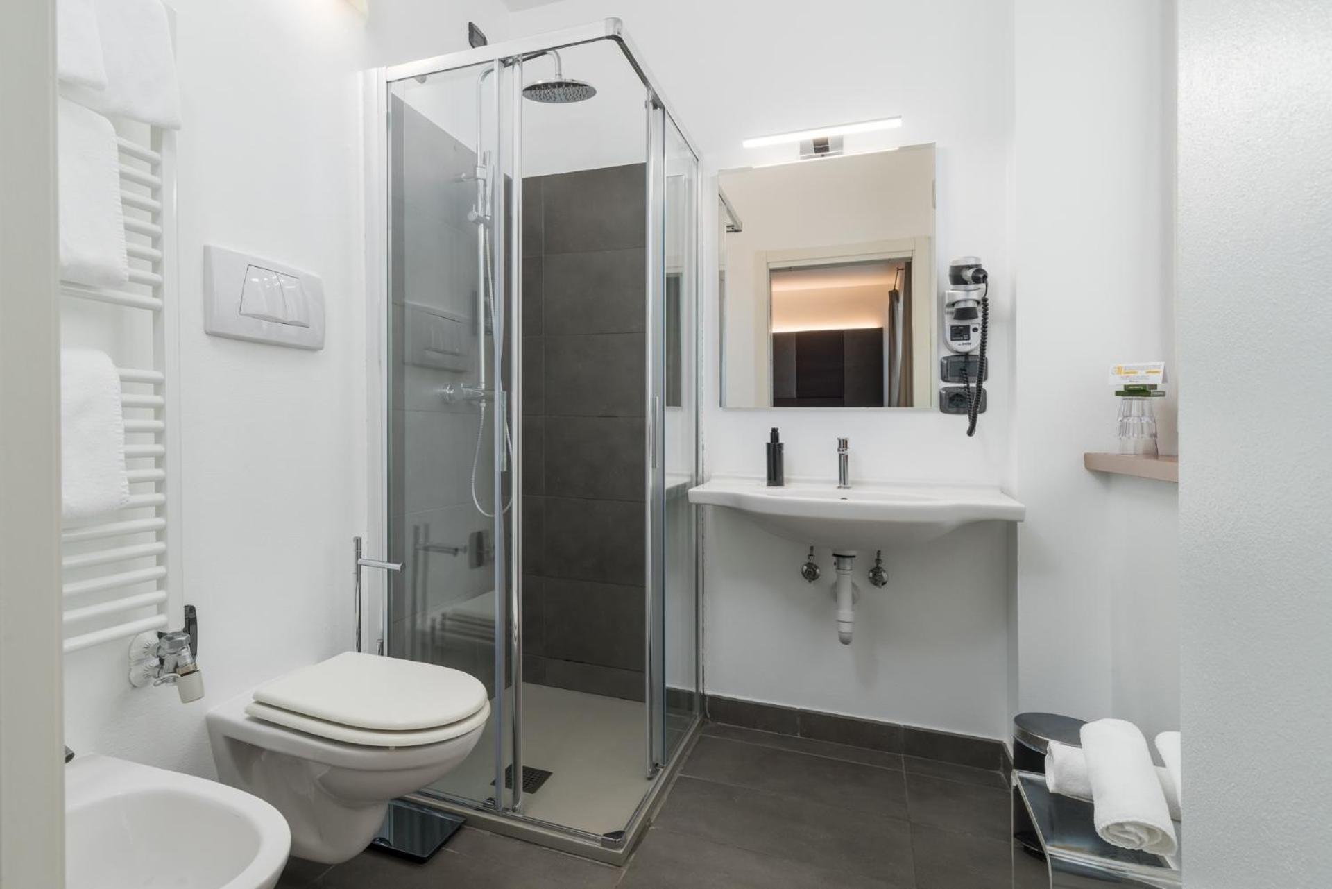 Double Room - Photo 6