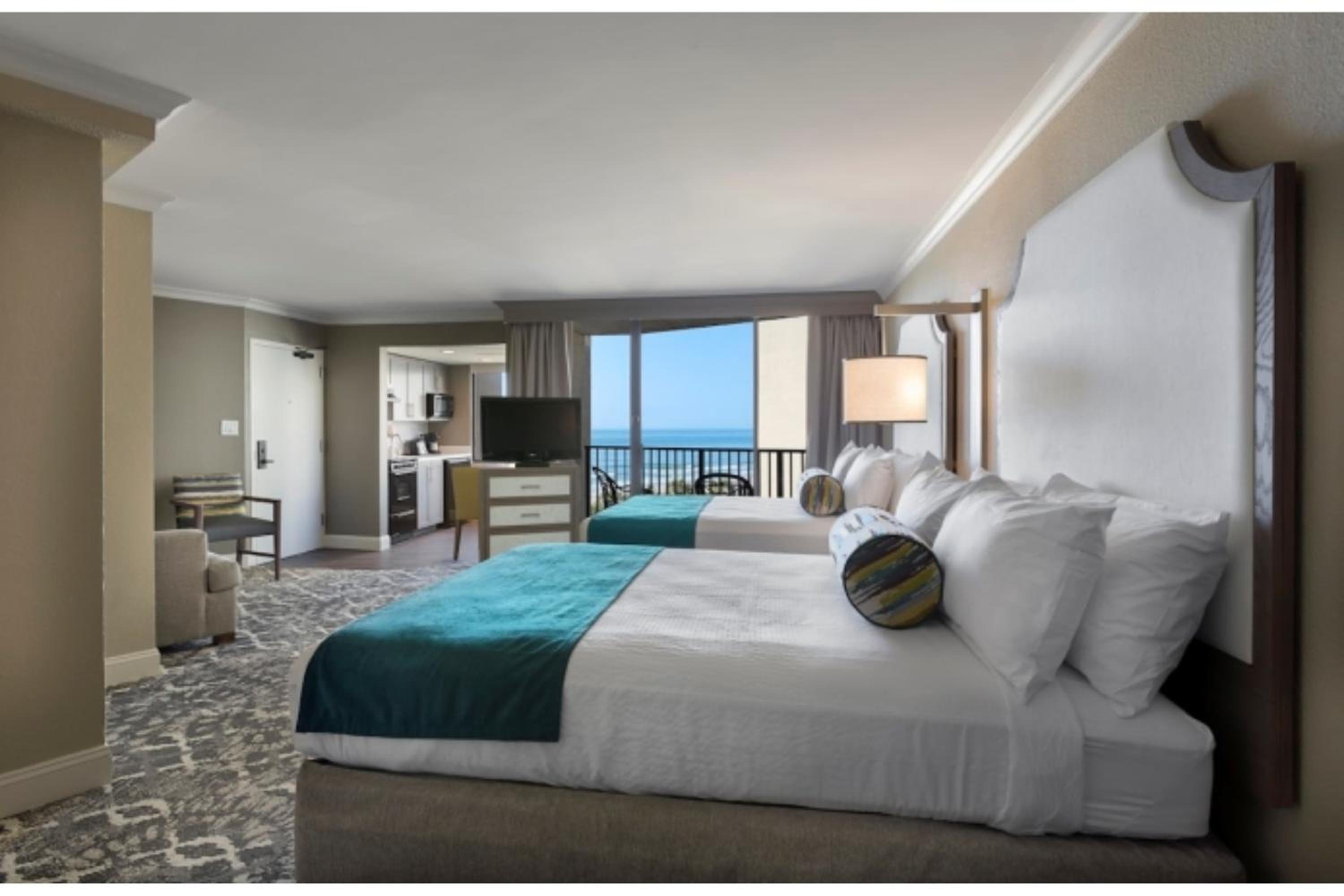 Suite - Photo 1