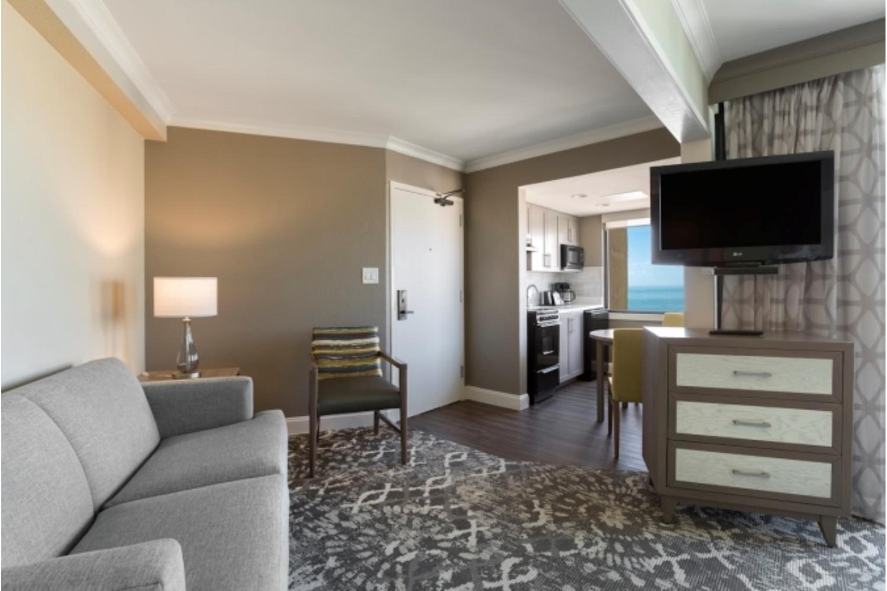 Suite - Photo 2