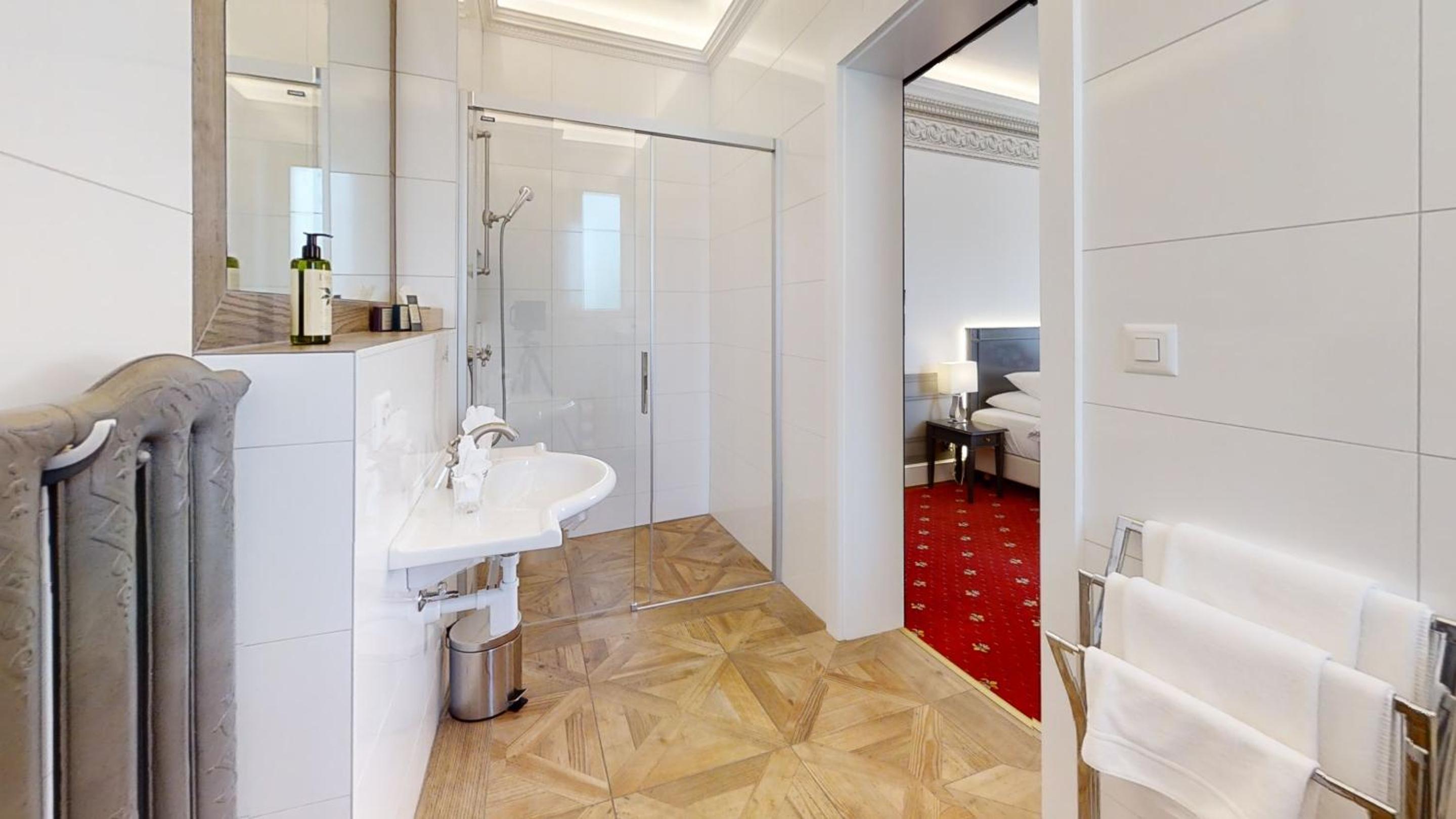 Superior Double or Twin Room with Lake View - Photo 4