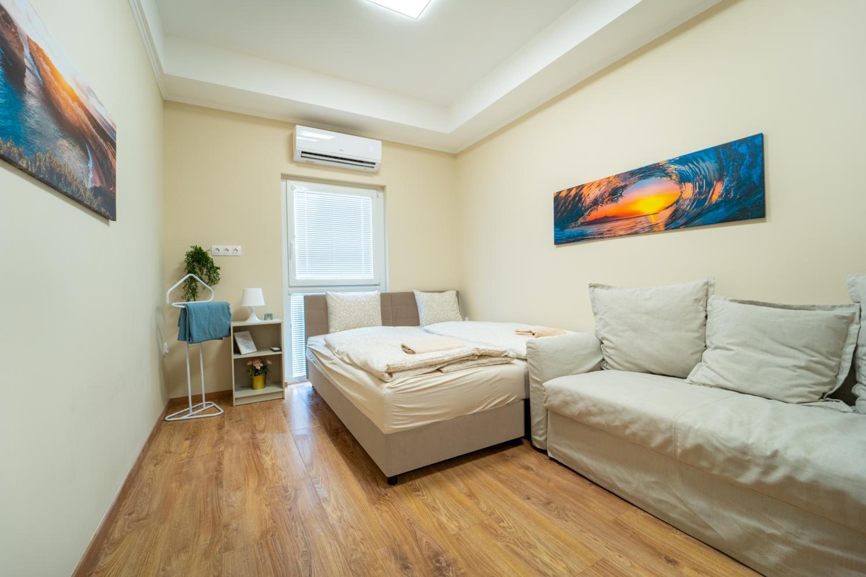 One-Bedroom Apartment photo 1