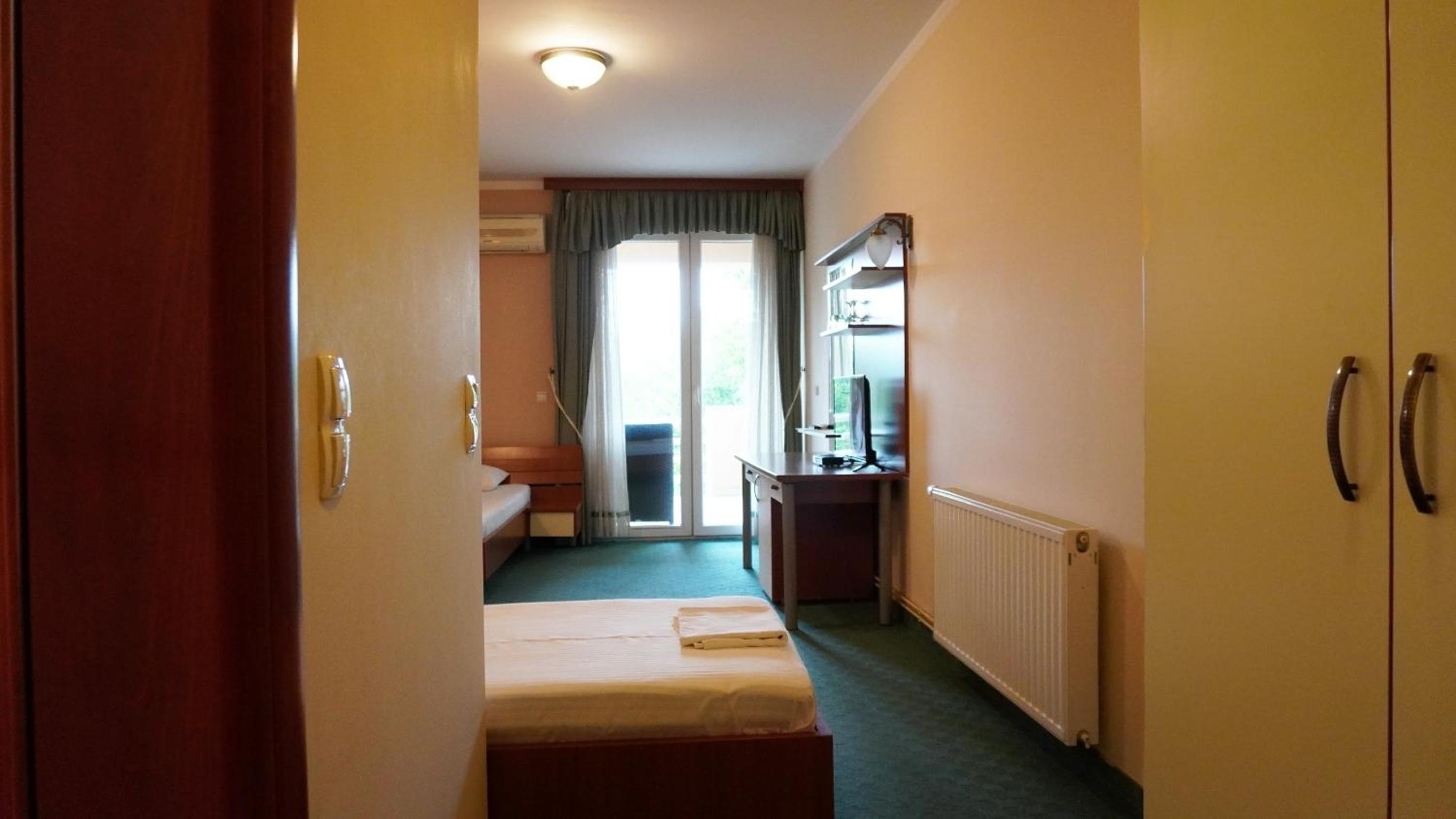 Twin Room with Balcony photo 1