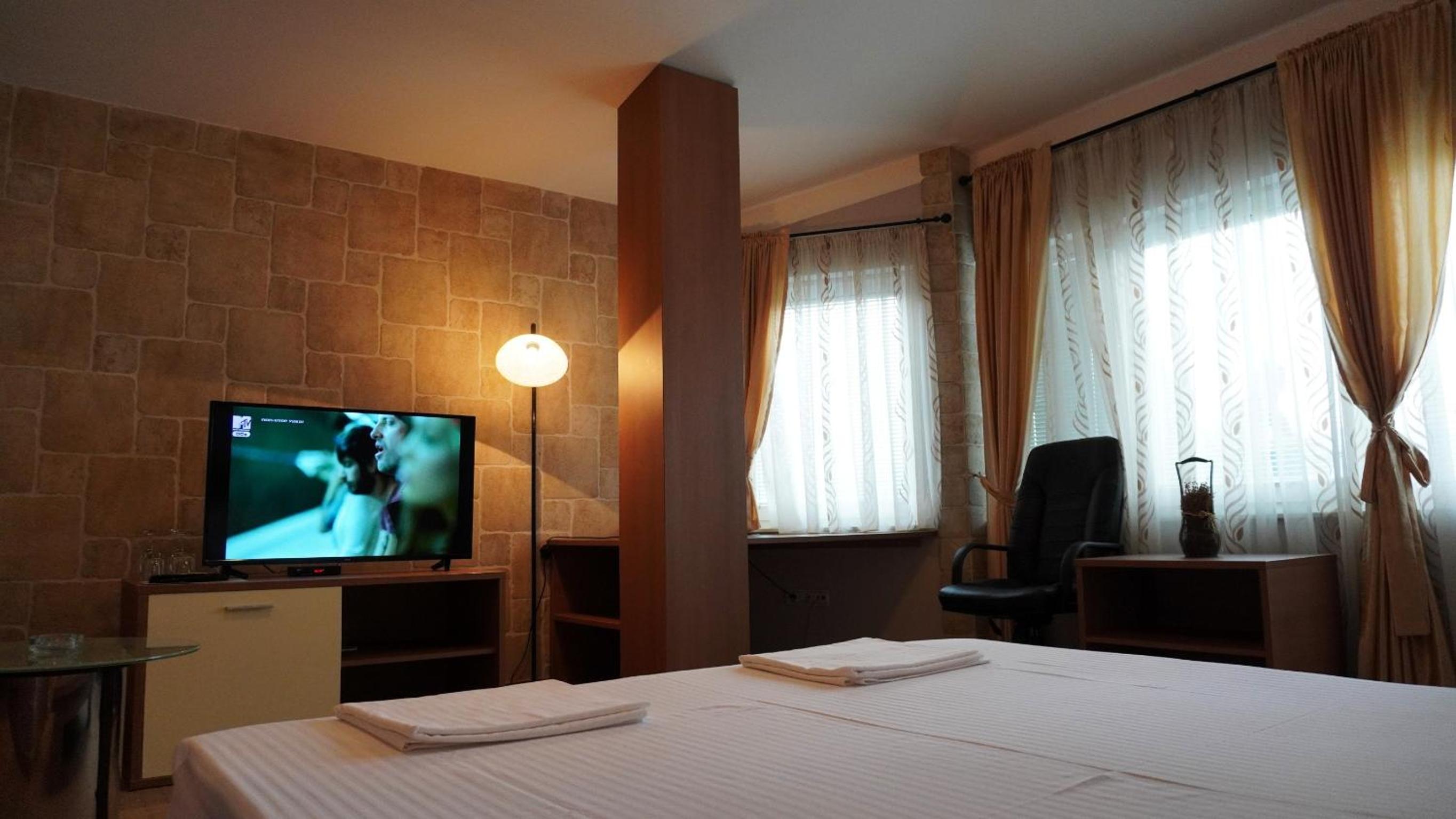 Double Room with Spa Bath photo 3