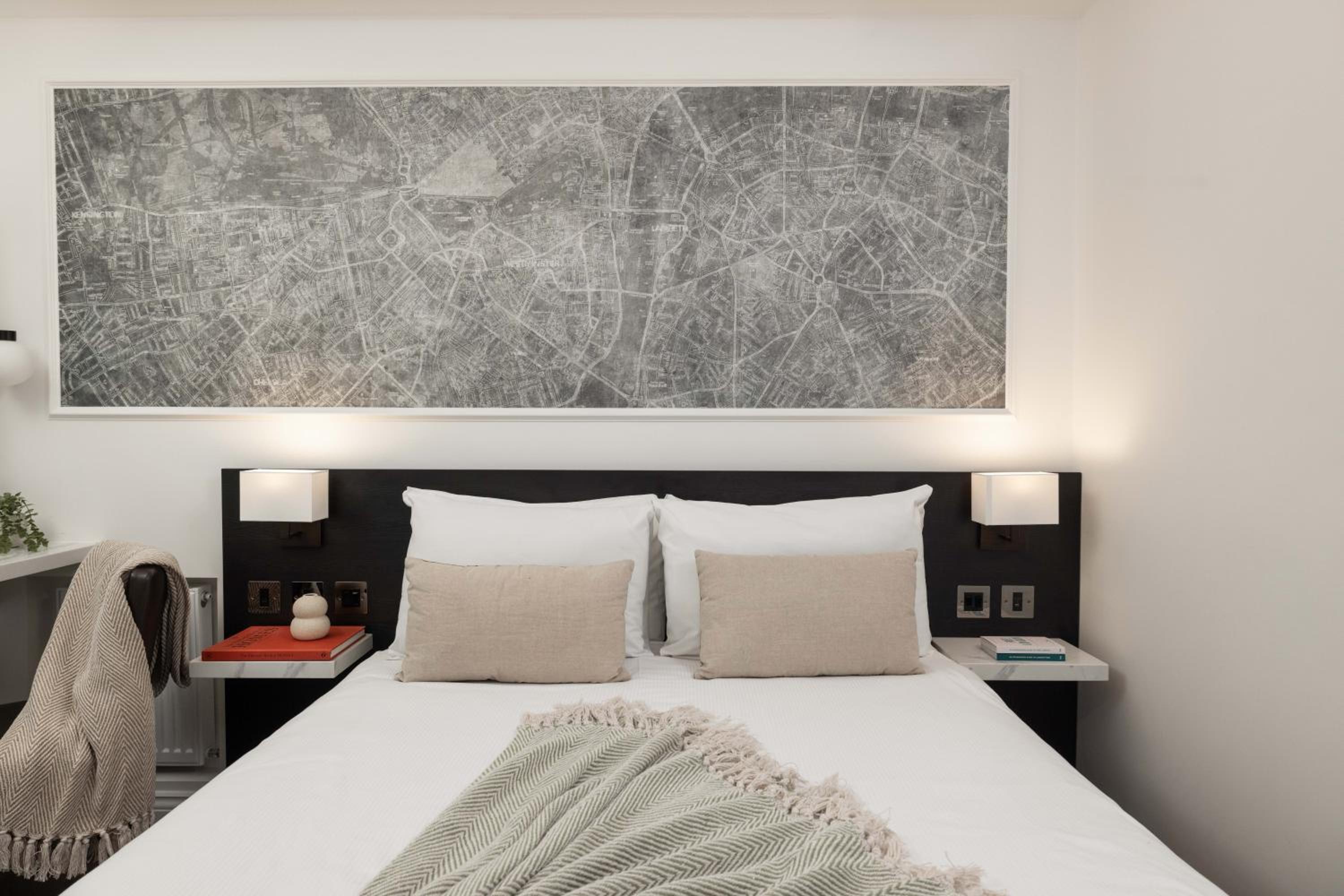 Signature Double Room thumbnail 6