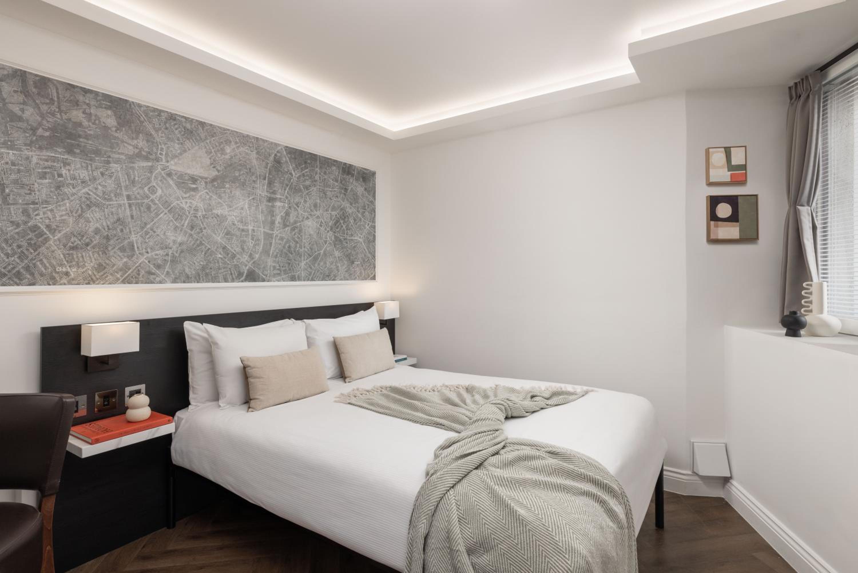 Signature Double Room thumbnail 6
