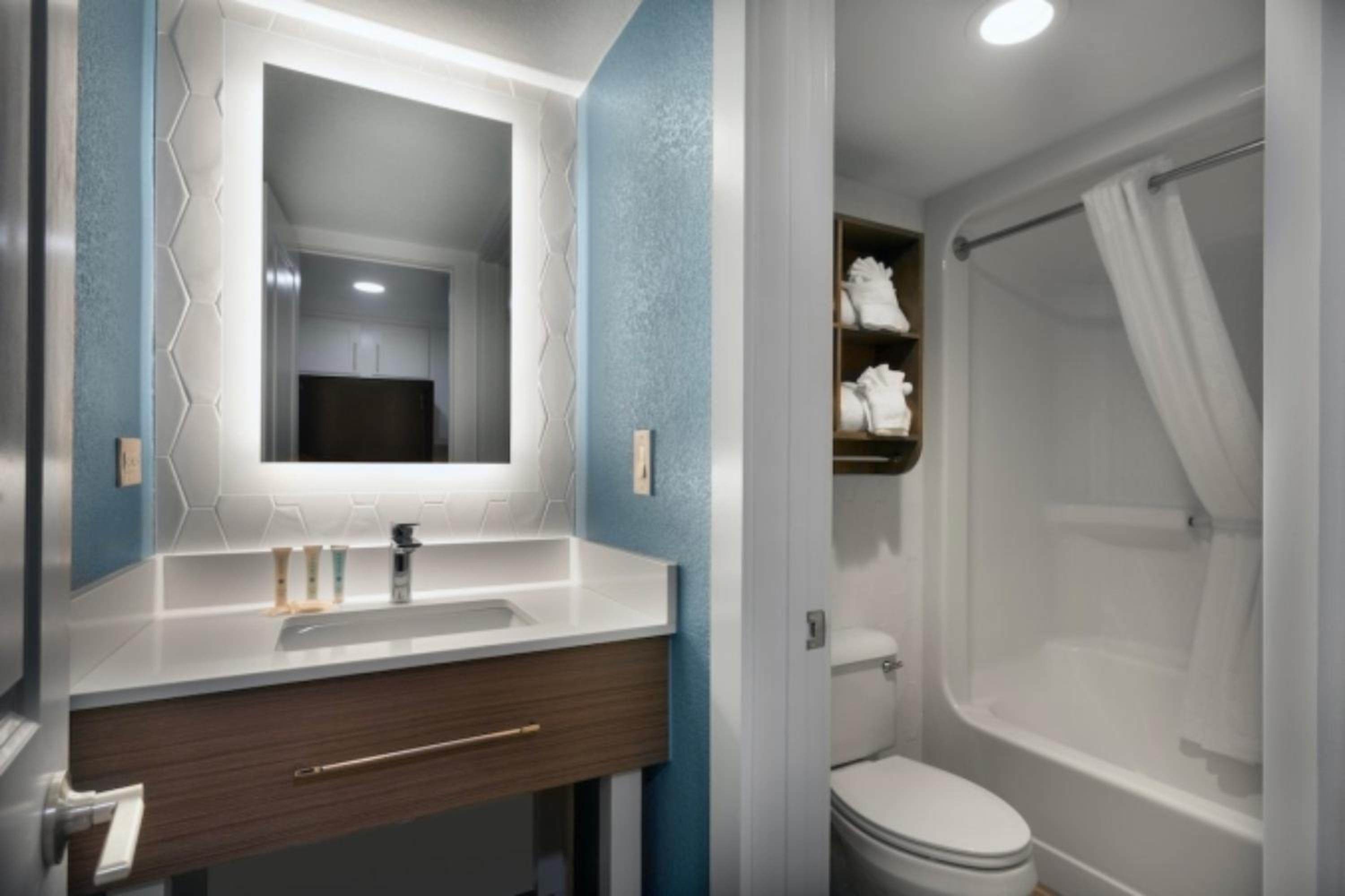 Deluxe Suite - Photo 2